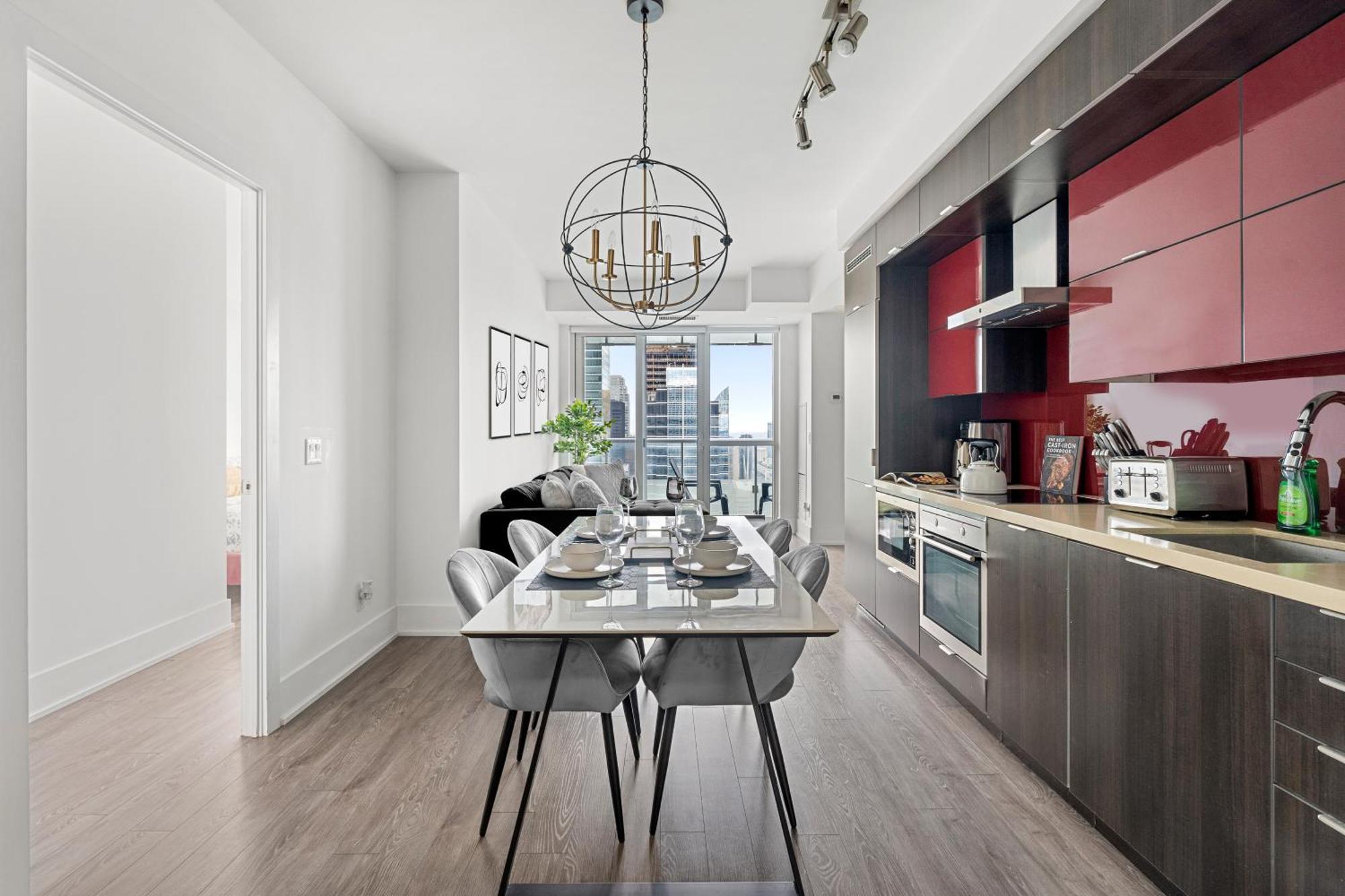 Luxury 2br Downtown Facing Cn Tower Apartment Toronto