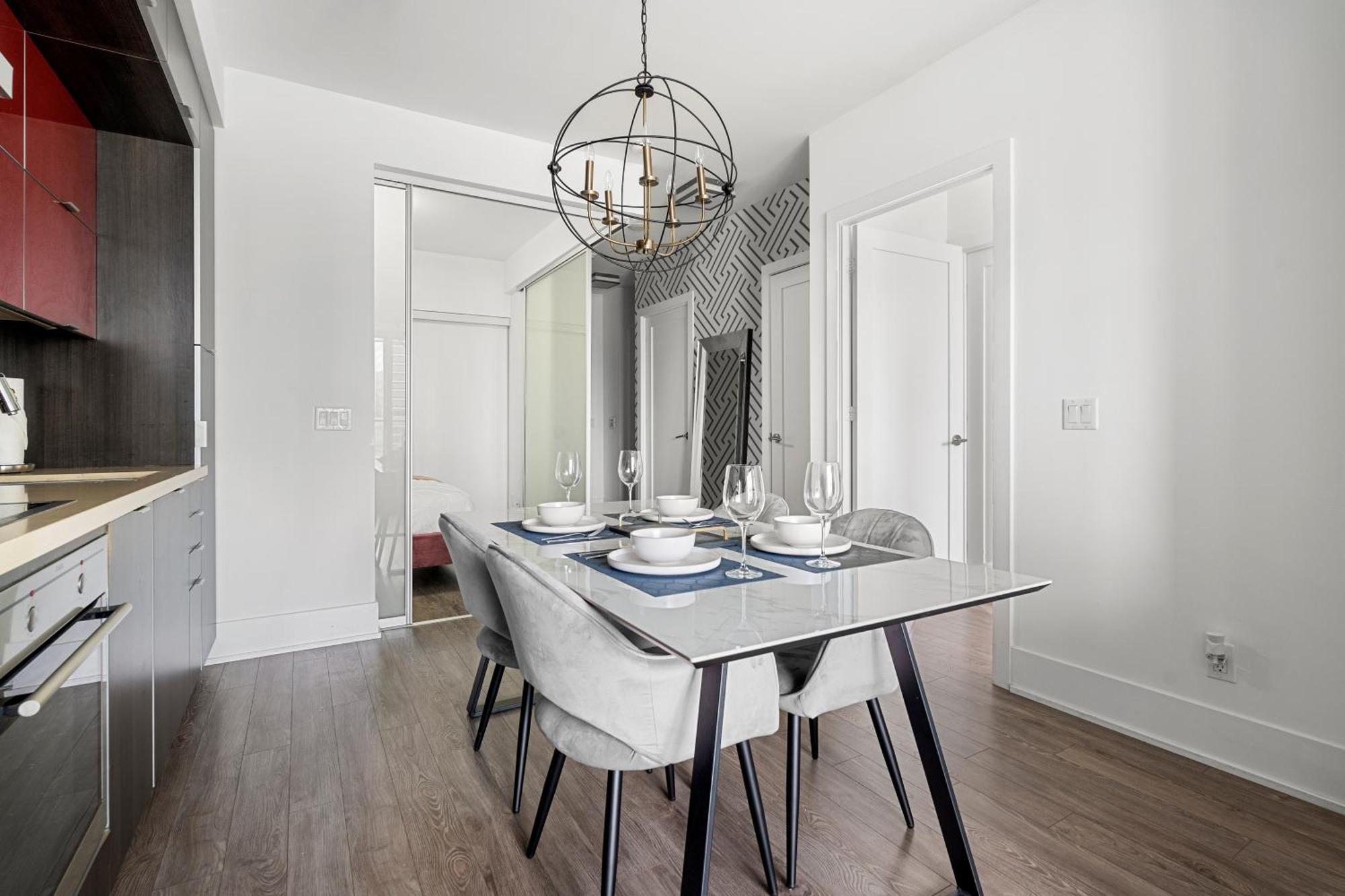 Luxury 2br Downtown Facing Cn Tower *