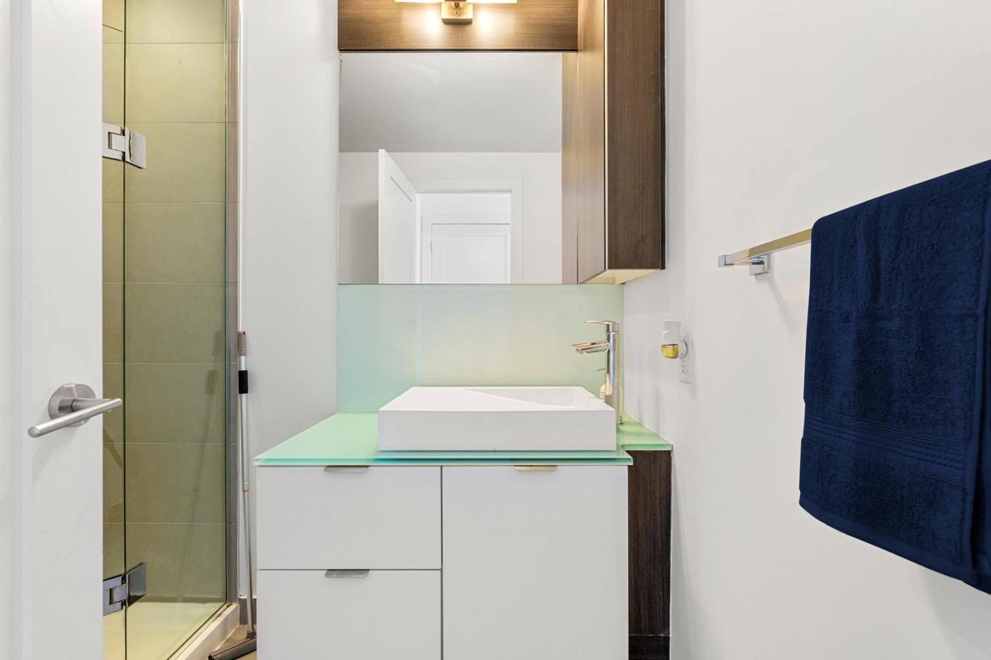 Luxury 2br Downtown Facing Cn Tower * Toronto