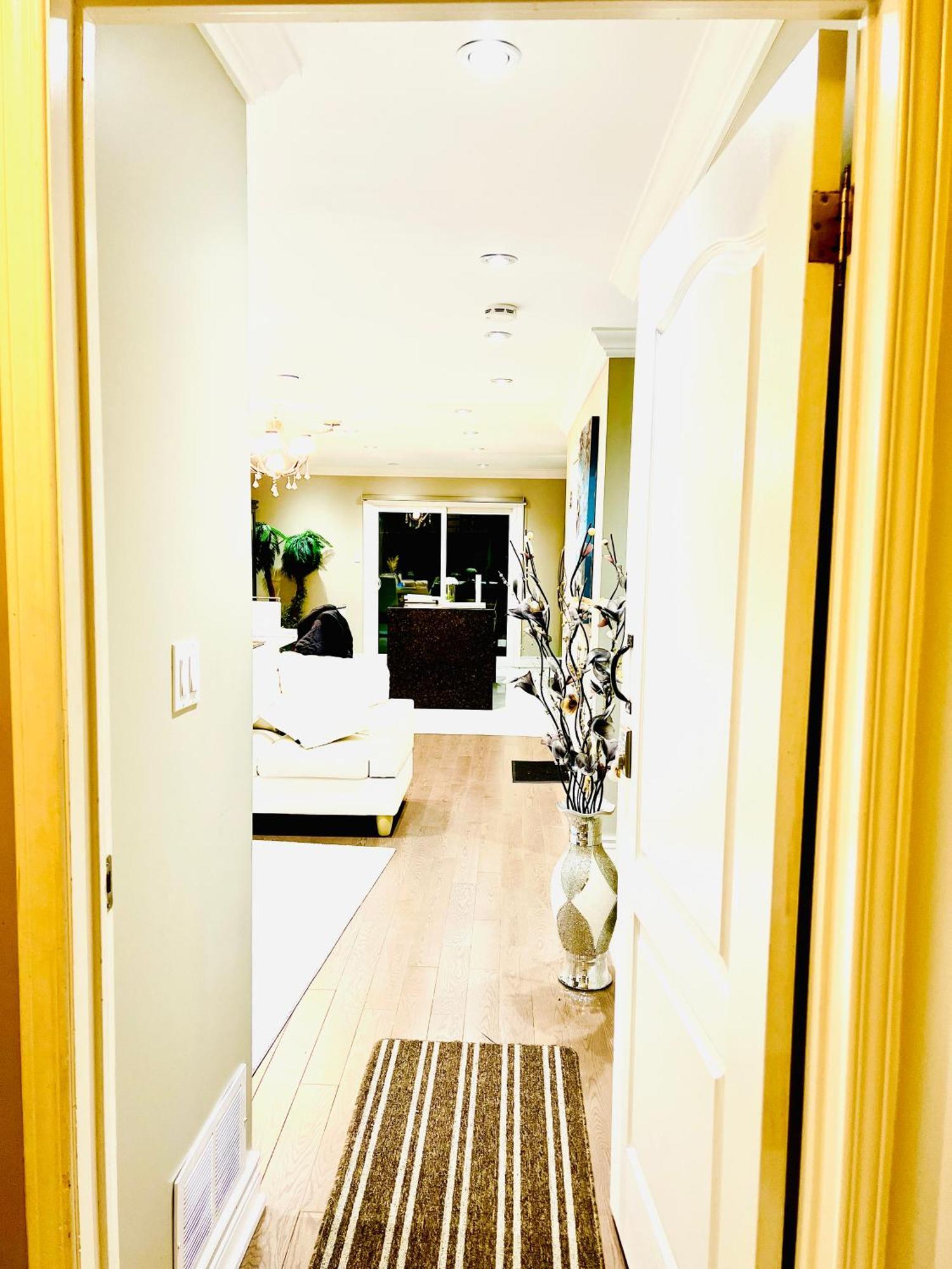 Luxurious House Near Downtown Toronto