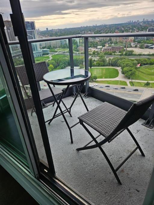 1bdrm Comfort Away From With Parking-downtown Apartment *