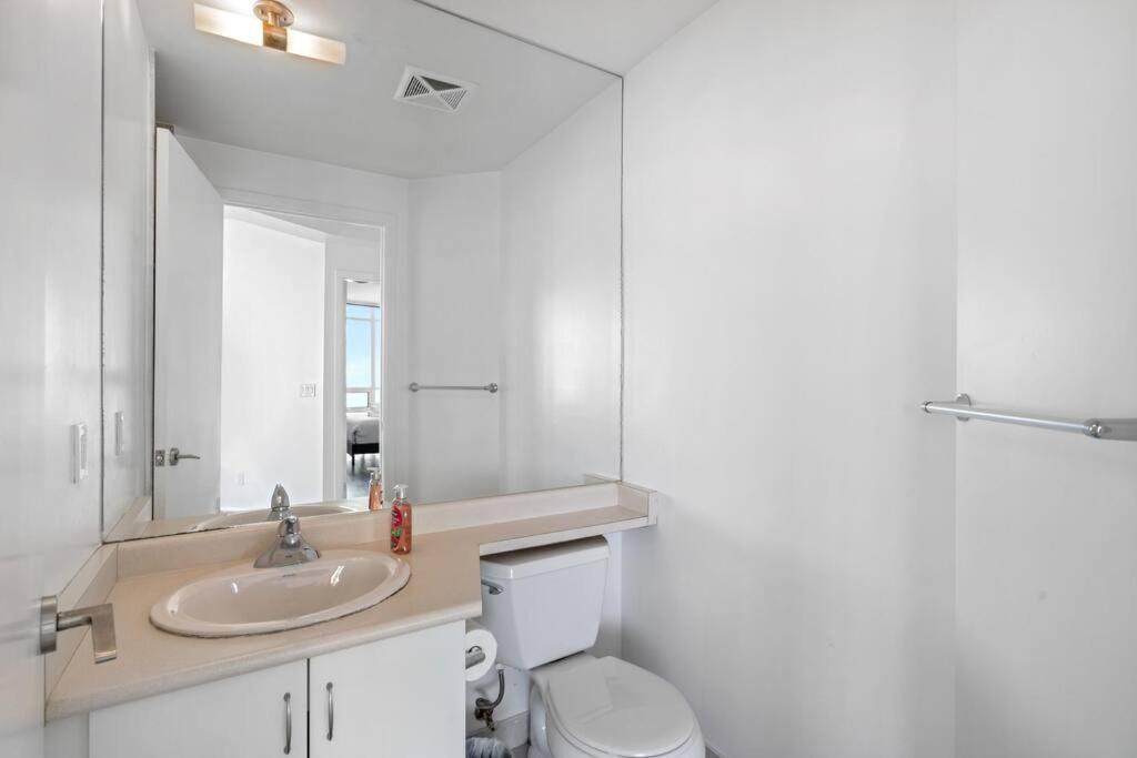 1bdrm Comfort Away From With Parking-downtown Apartment Toronto
