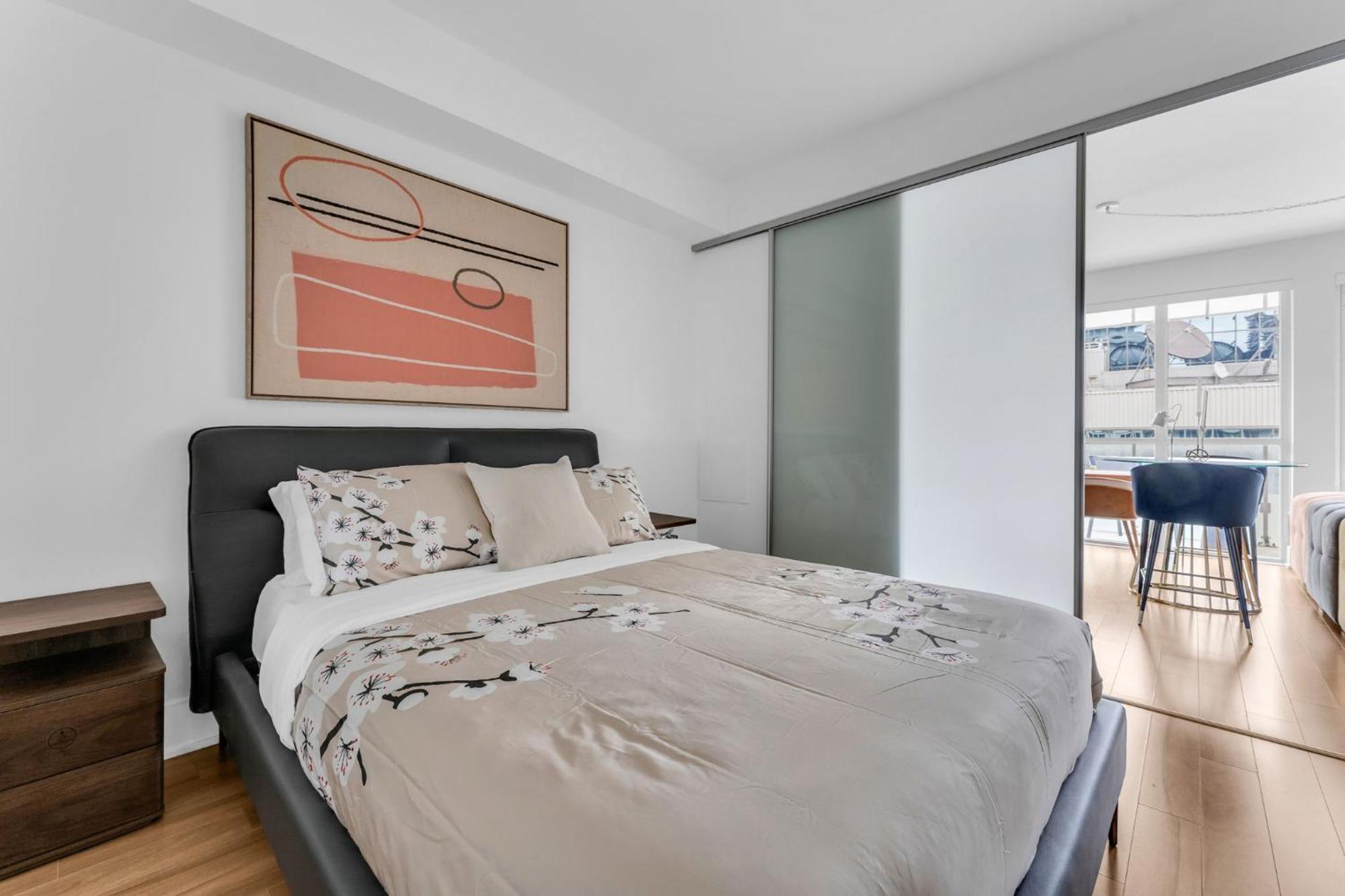 Apartment Estate 1 Bedroom Front Street West