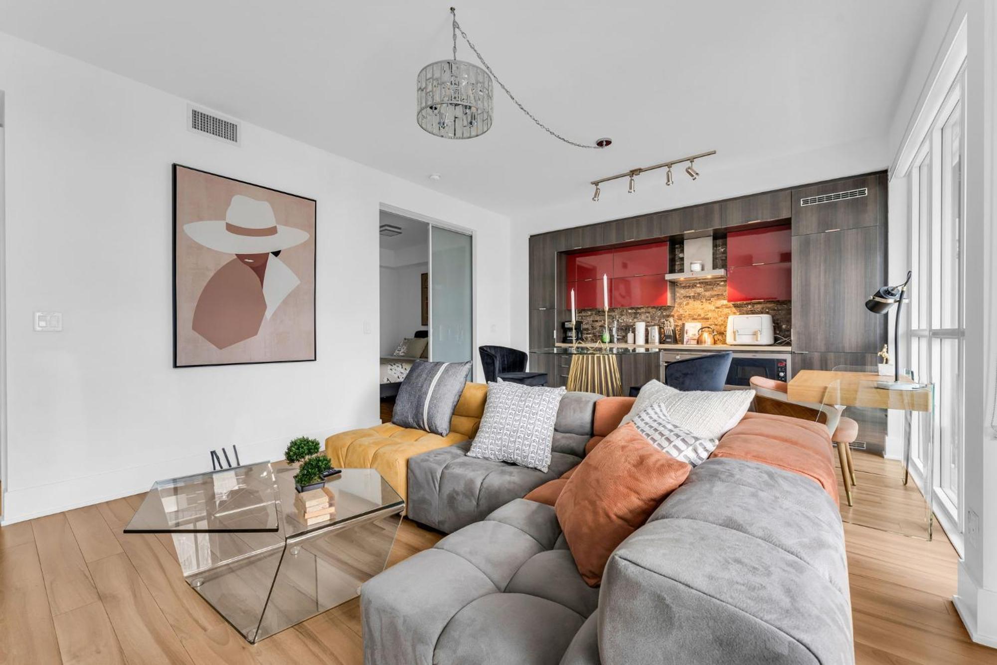 Estate 1 Bedroom Front Street West Apartment *