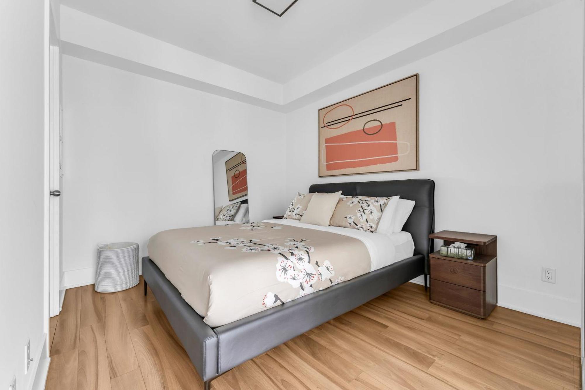 Estate 1 Bedroom Front Street West Apartment *