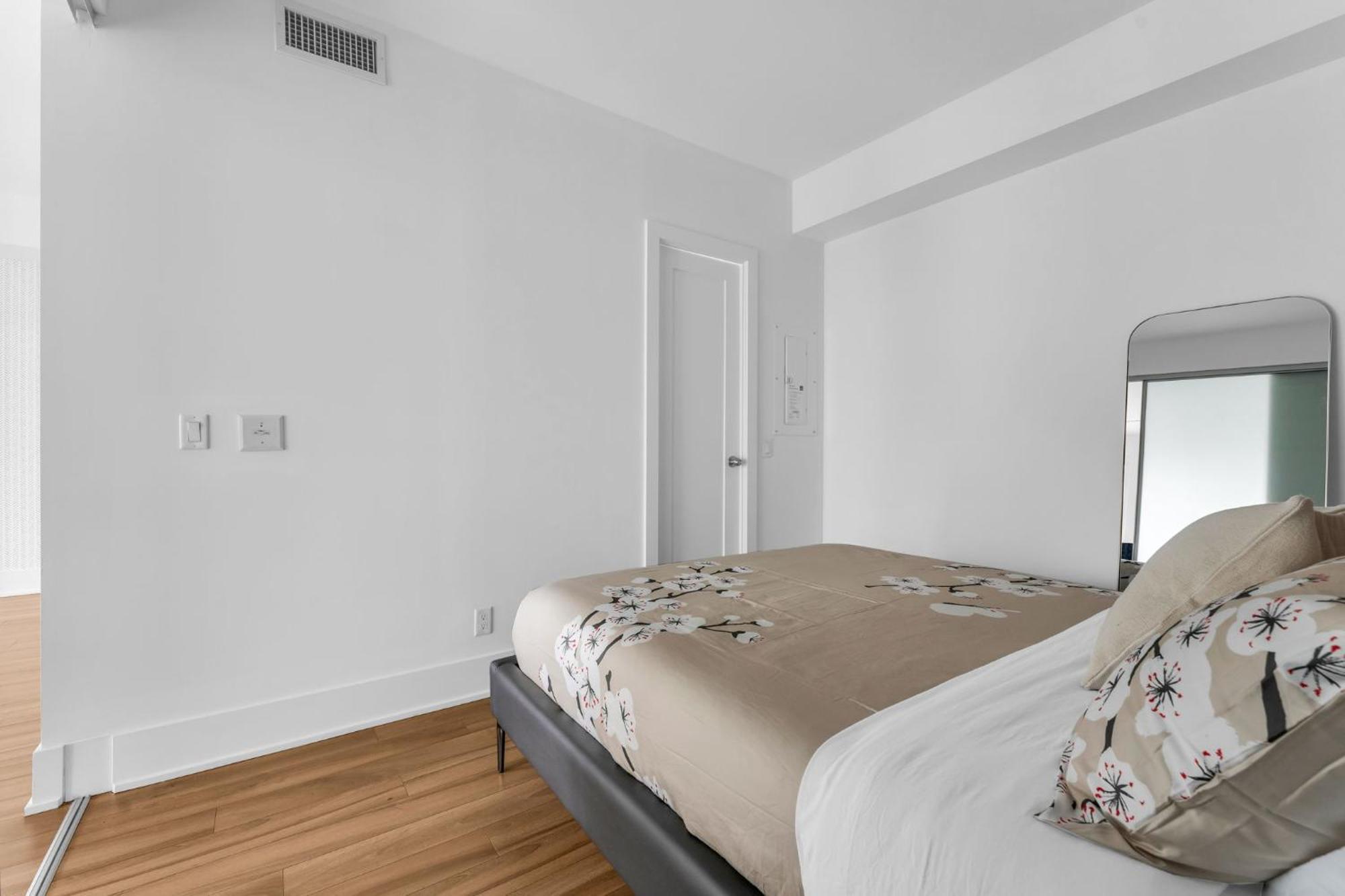 Apartment Estate 1 Bedroom Front Street West