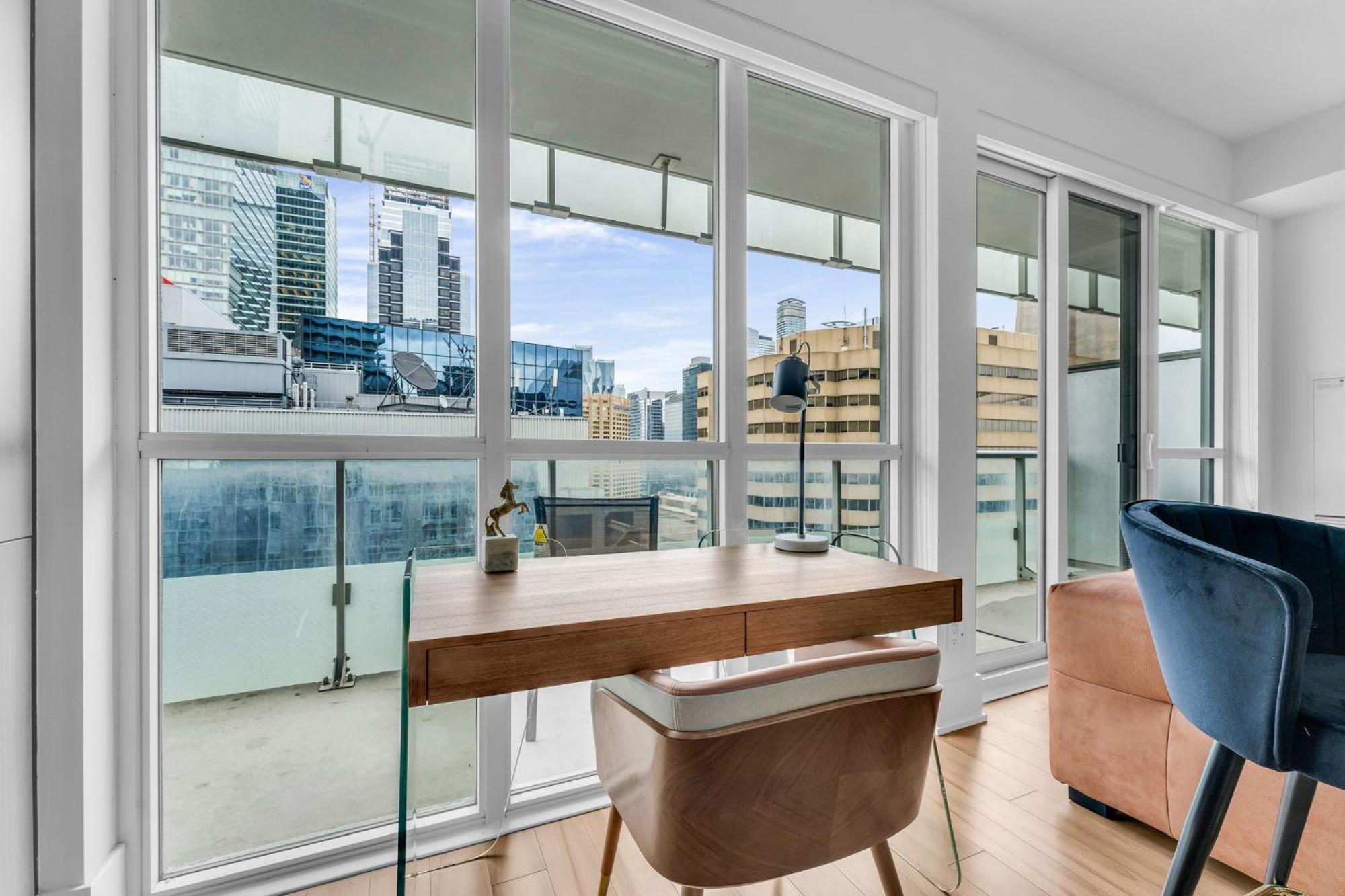 Apartment Estate 1 Bedroom Front Street West Toronto
