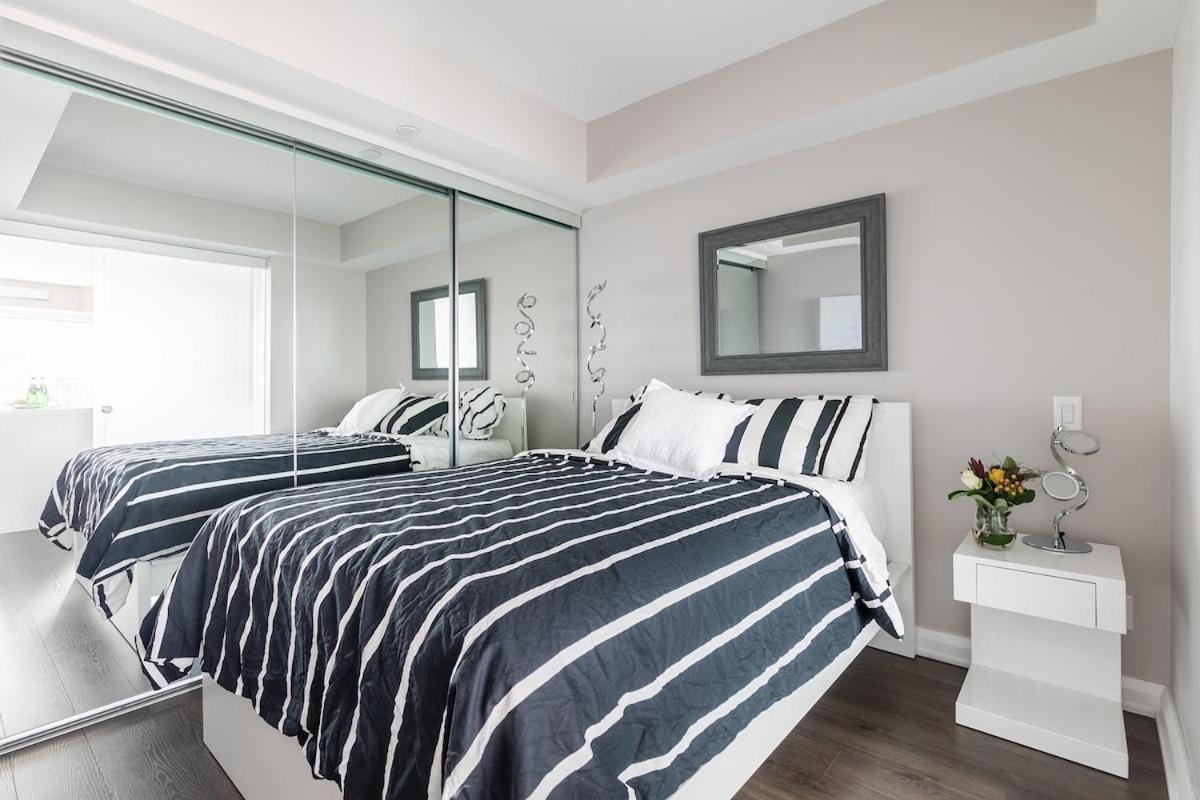 Yorkville Luxury 2 Bedroom & Parking * Toronto