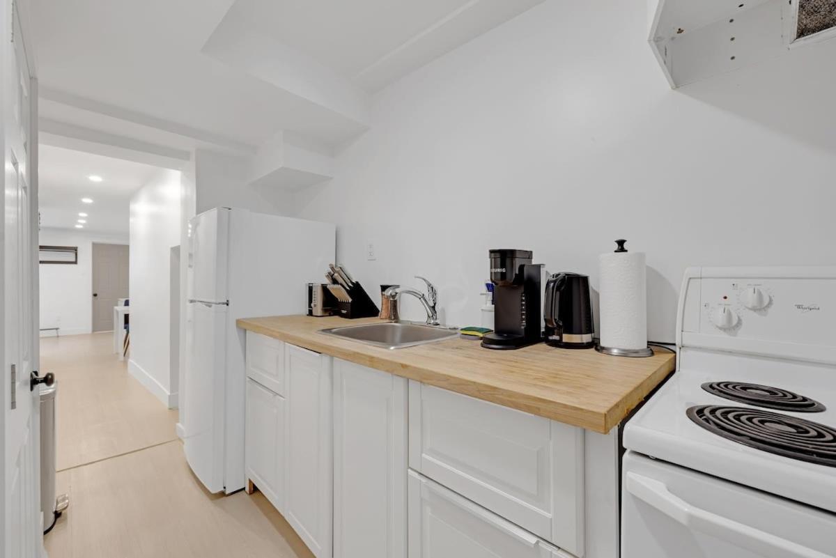 Apartment Cozy Lower Level In Trendy Neighbourhood