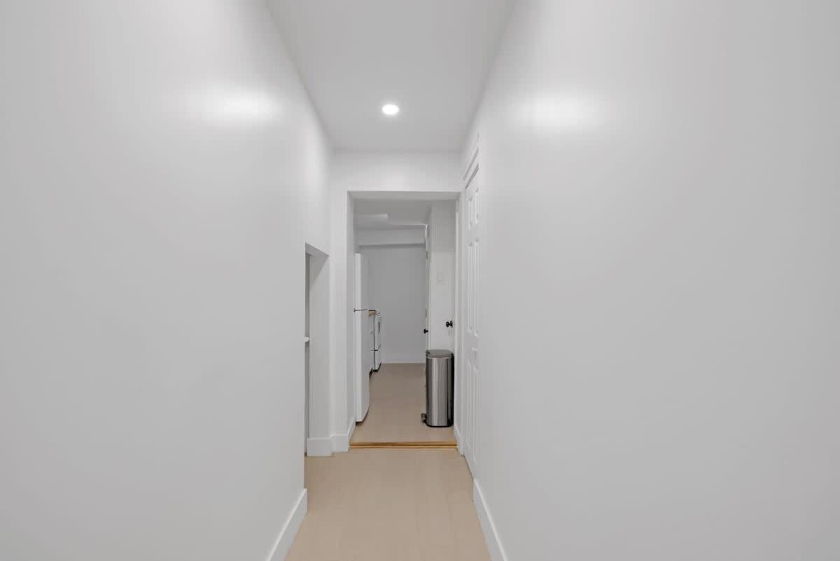 Cozy Lower Level In Trendy Neighbourhood Apartment *