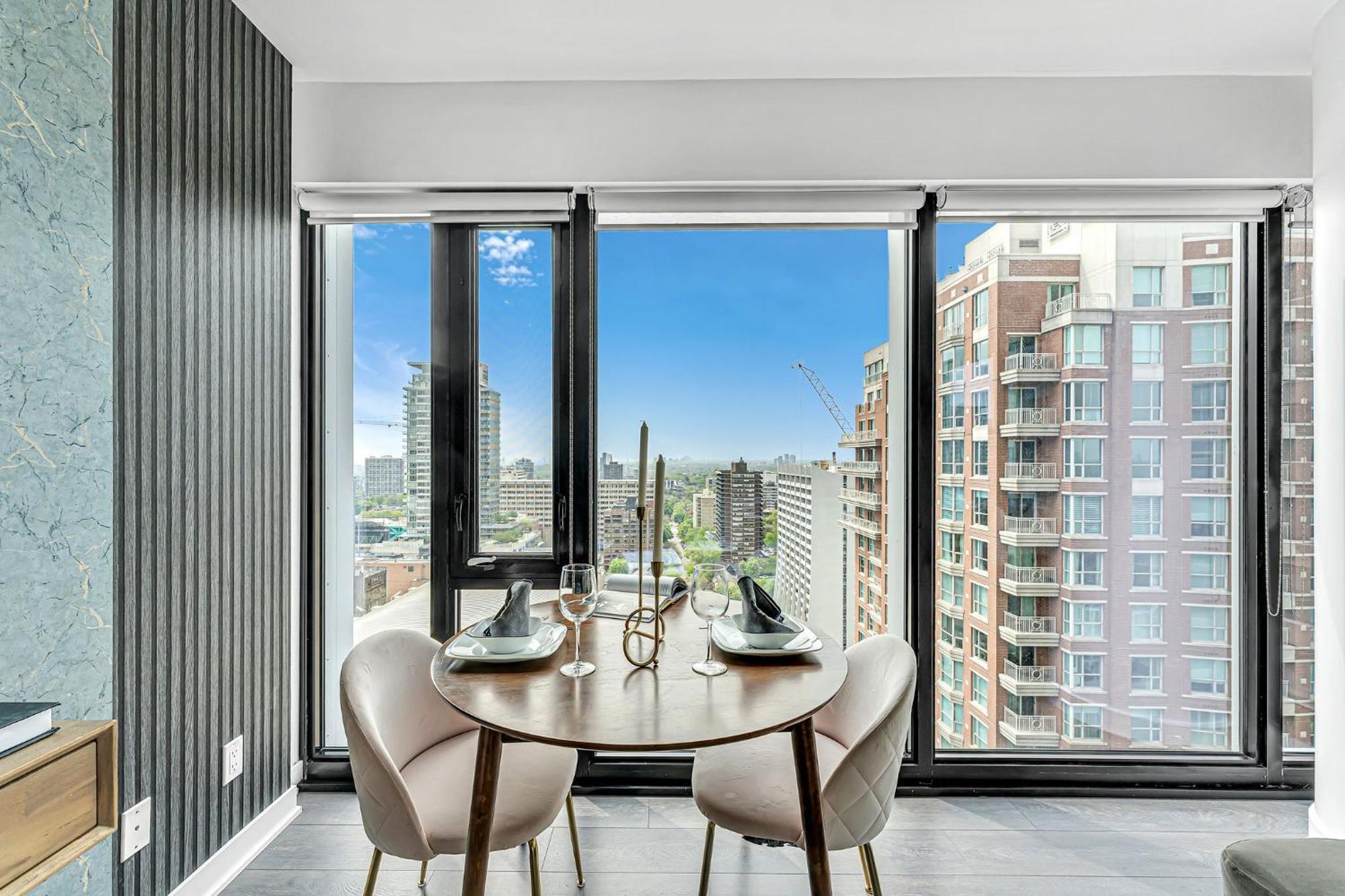 Executive 1 Bedroom Close To Four Seasons Yorkville! Apartment