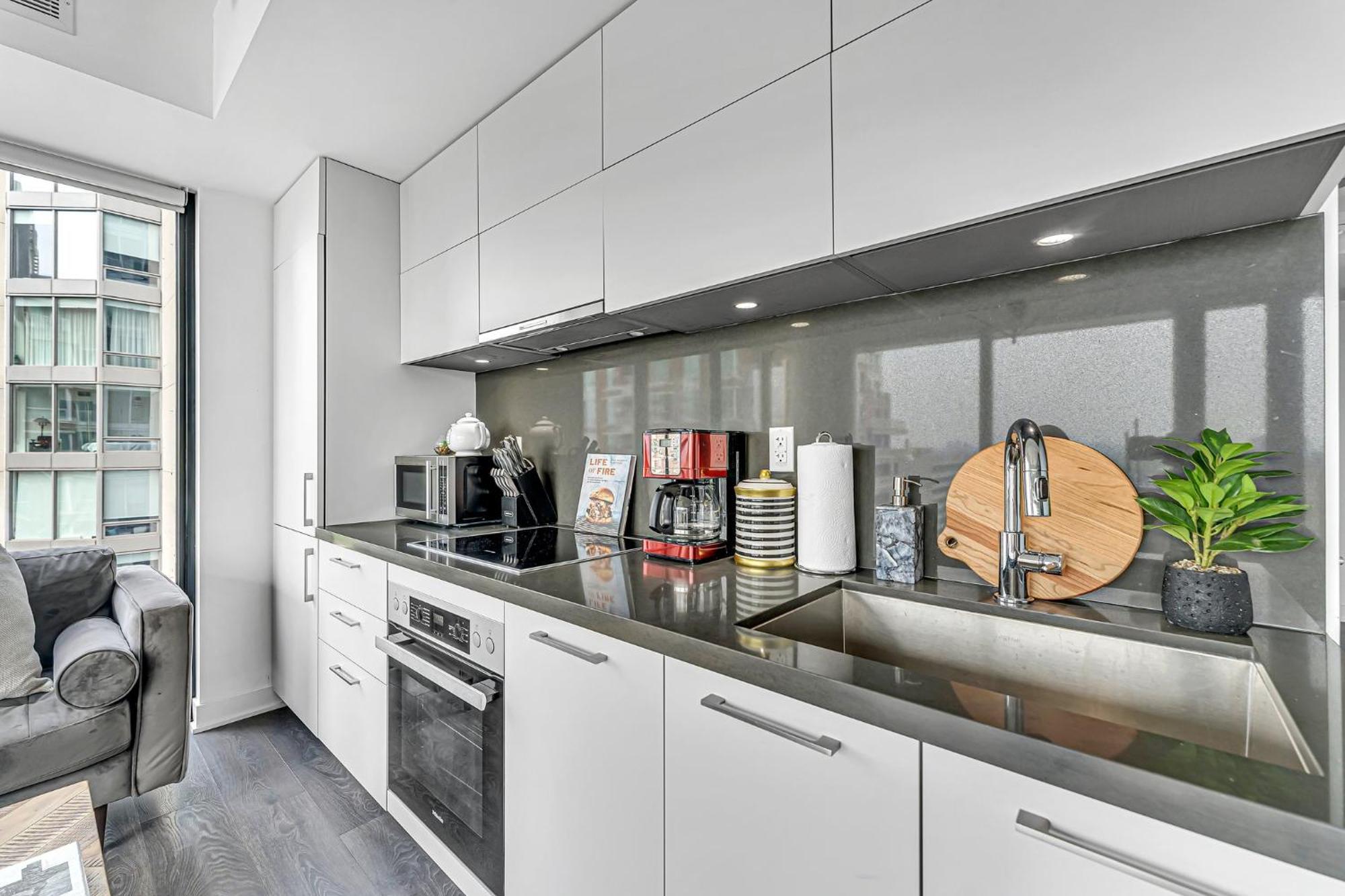 Executive 1 Bedroom Close To Four Seasons Yorkville! Apartment Toronto