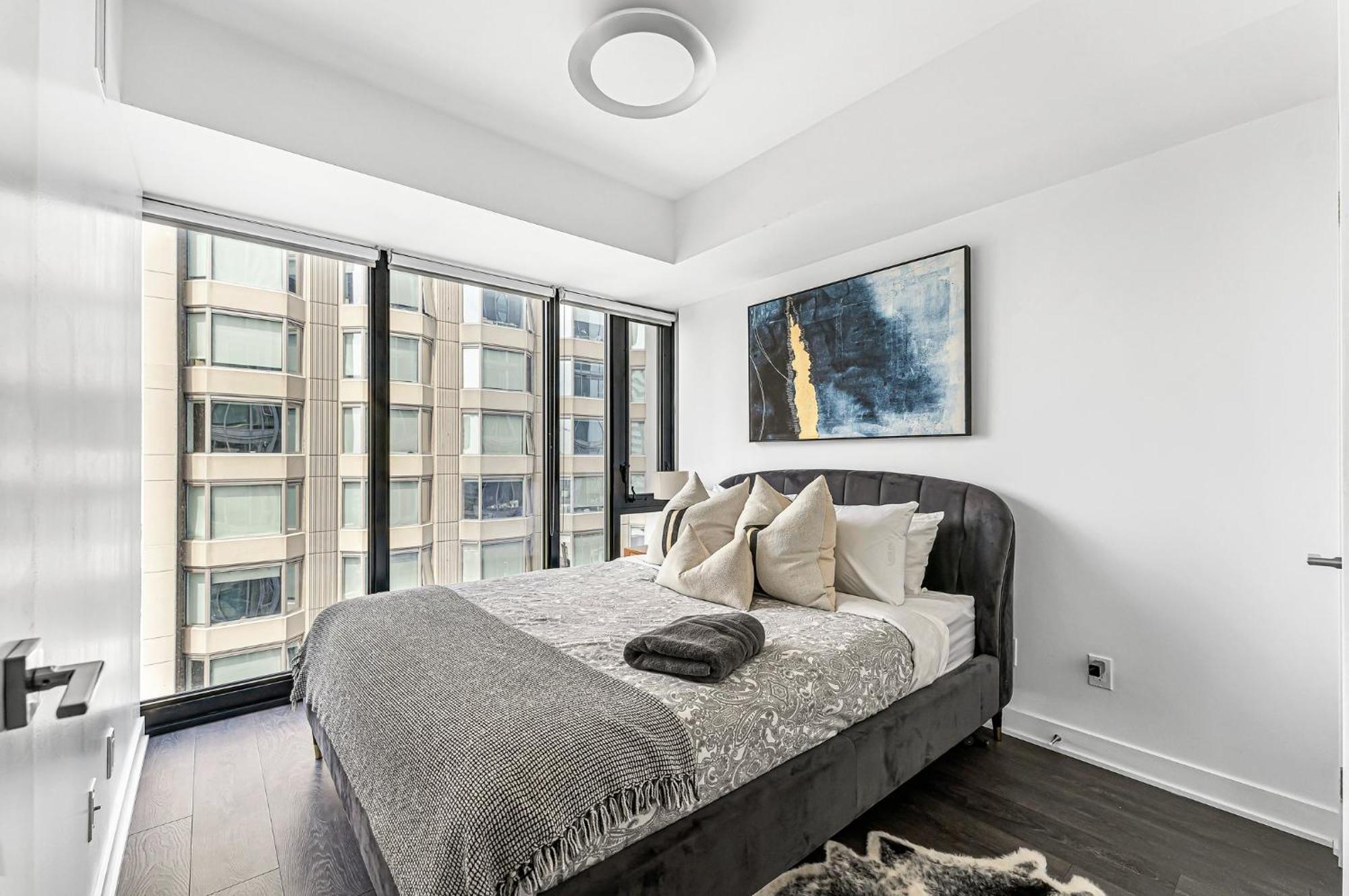 Executive 1 Bedroom Close To Four Seasons Yorkville! Apartment Toronto