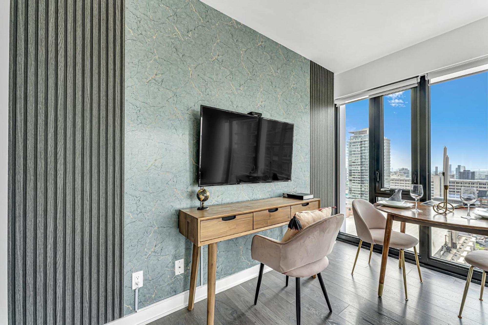Executive 1 Bedroom Close To Four Seasons Yorkville! *