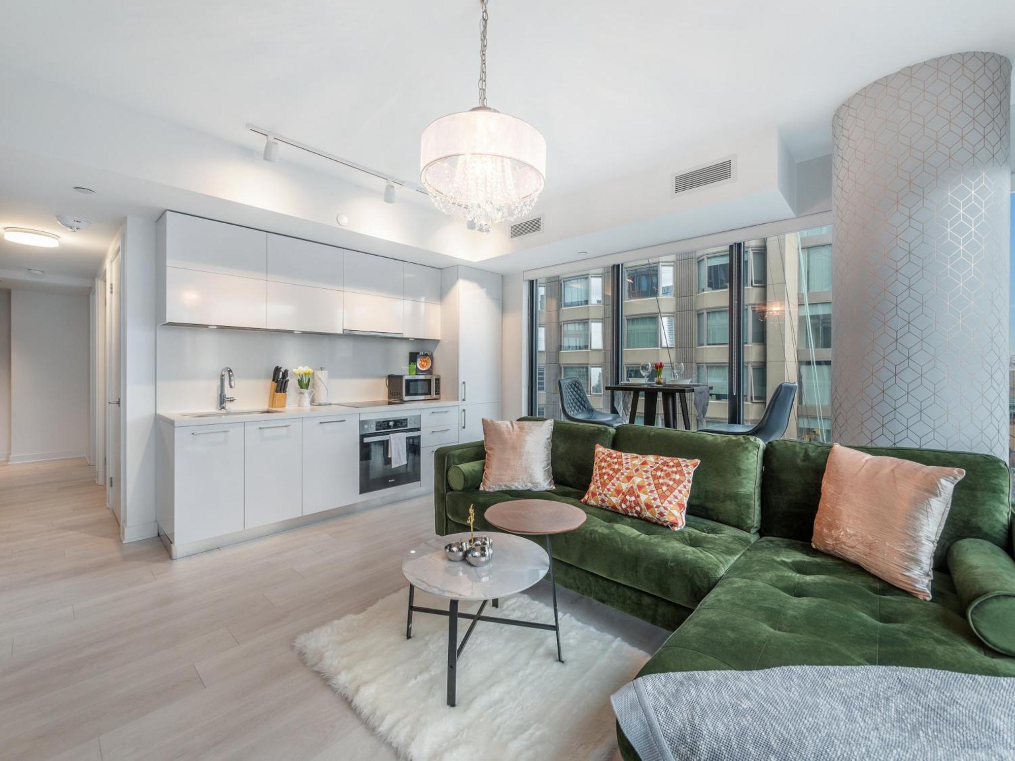 Designer One Bedroom - Yorkville * Toronto