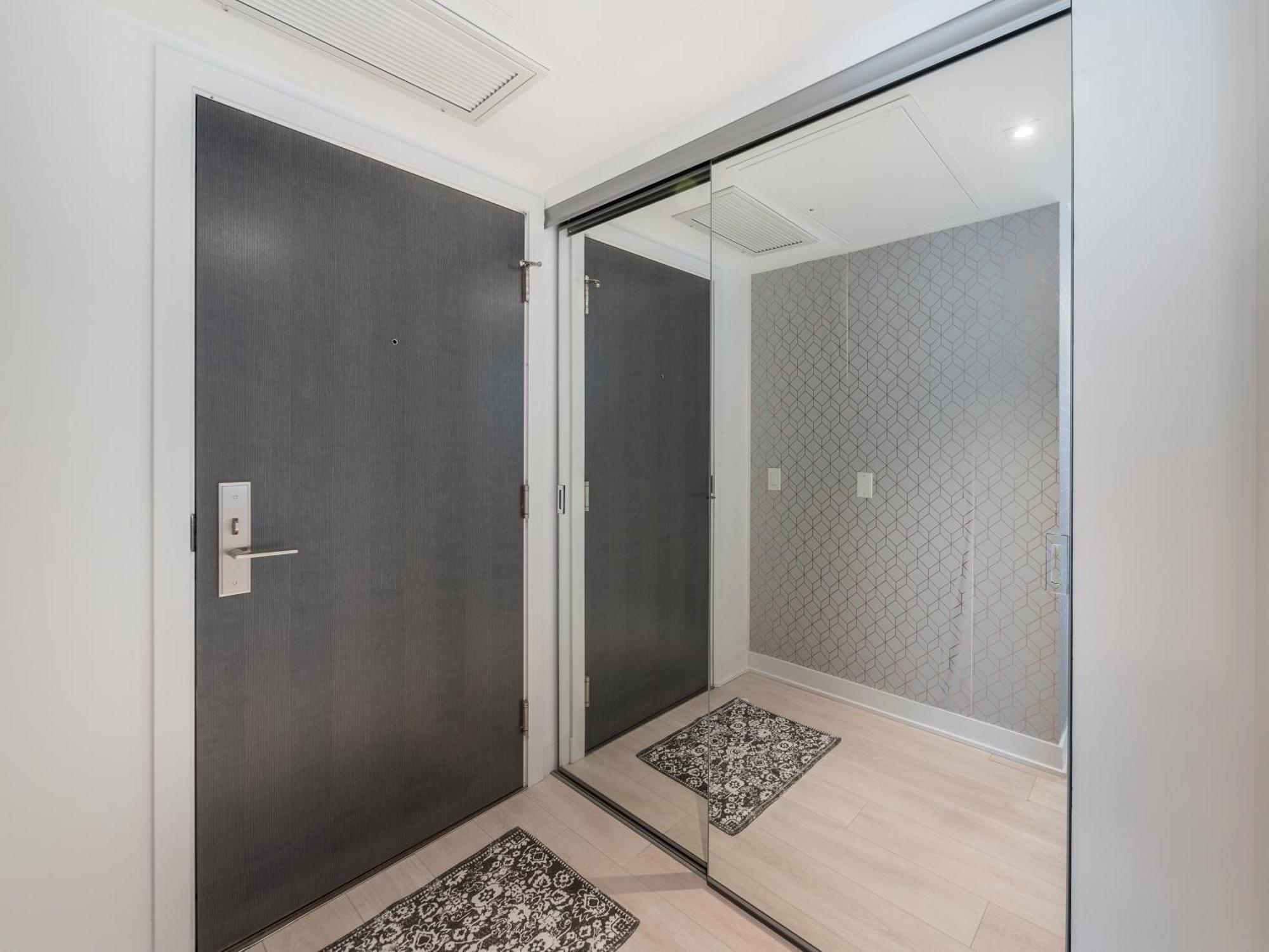 Designer One Bedroom - Yorkville *