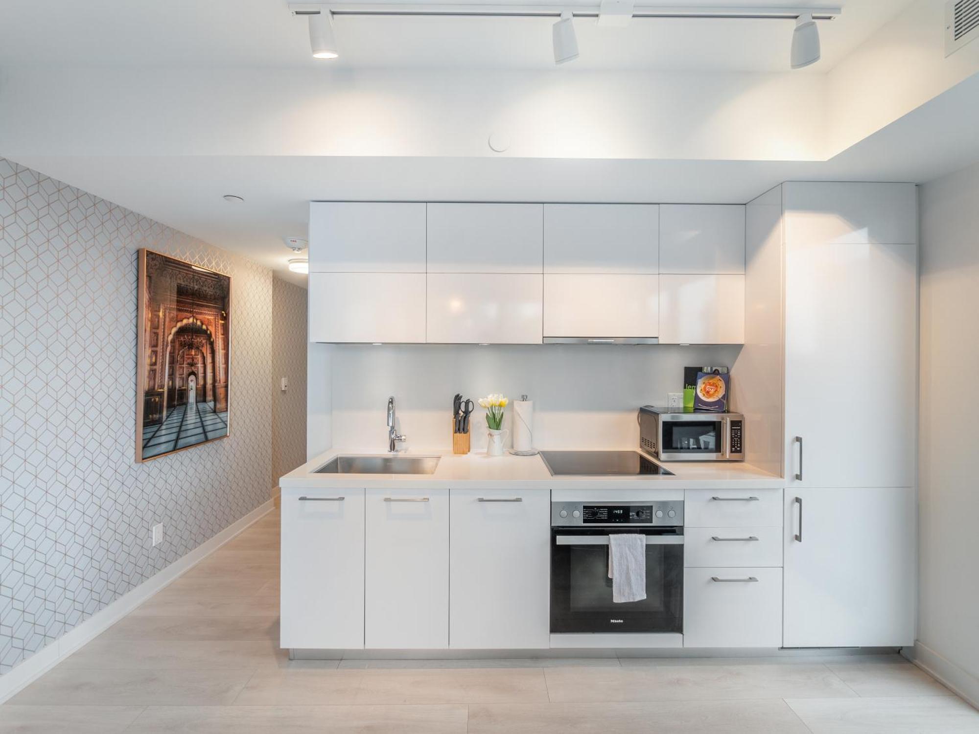 Designer One Bedroom - Yorkville * Toronto