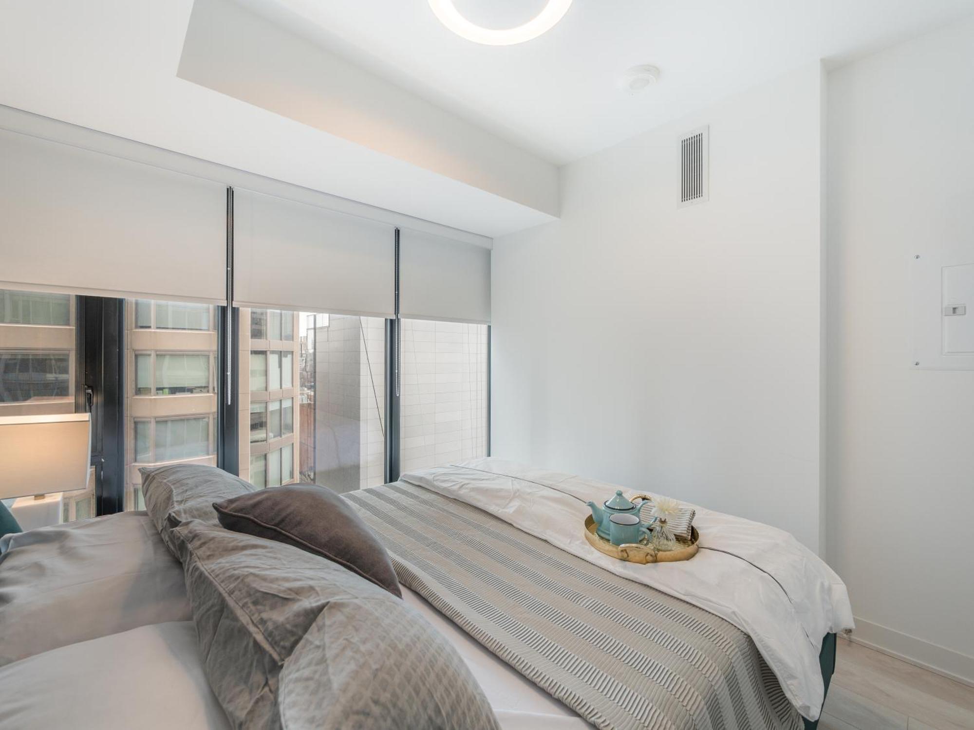 Designer One Bedroom - Yorkville Apartment *