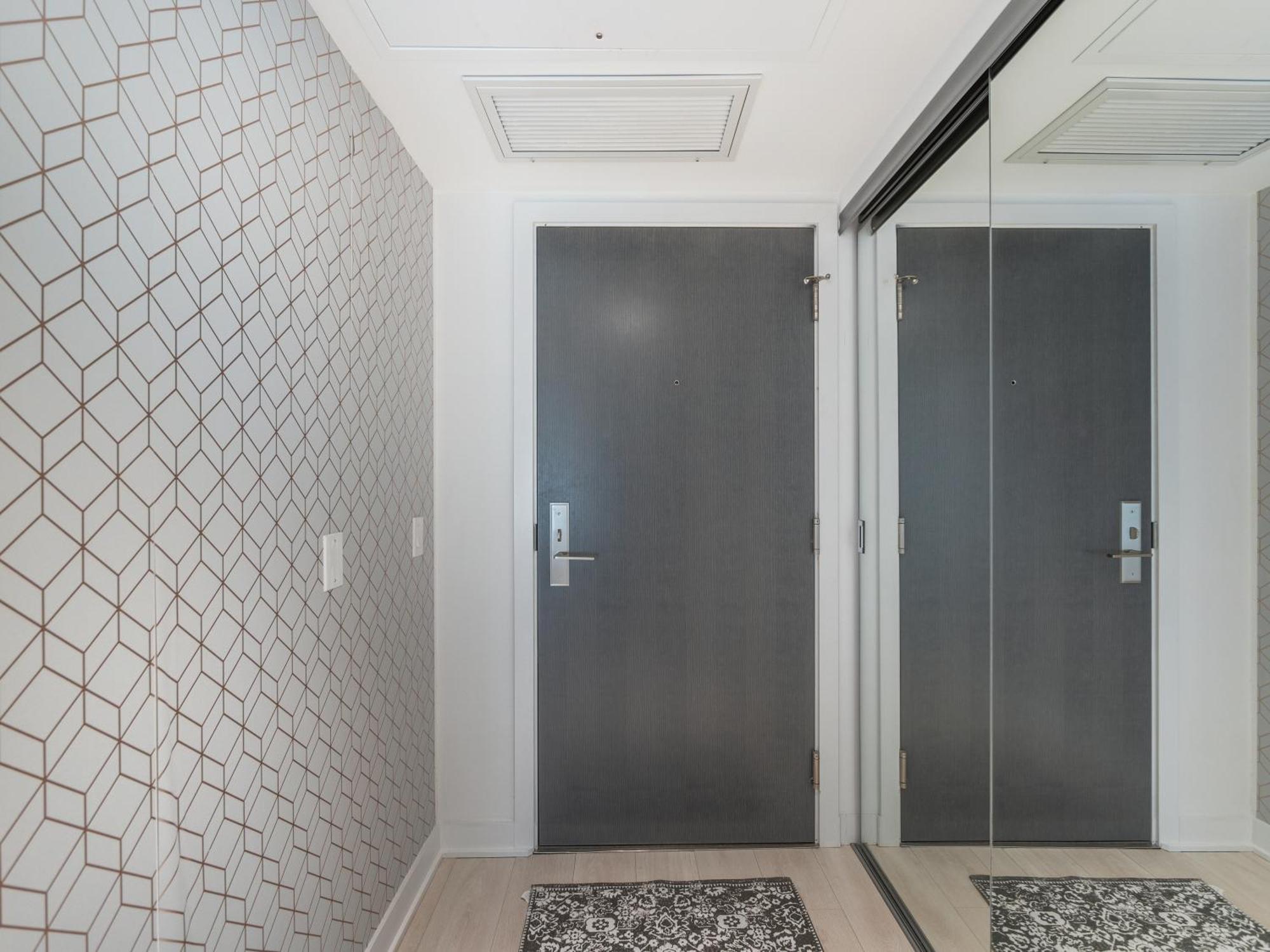 Designer One Bedroom - Yorkville Apartment
