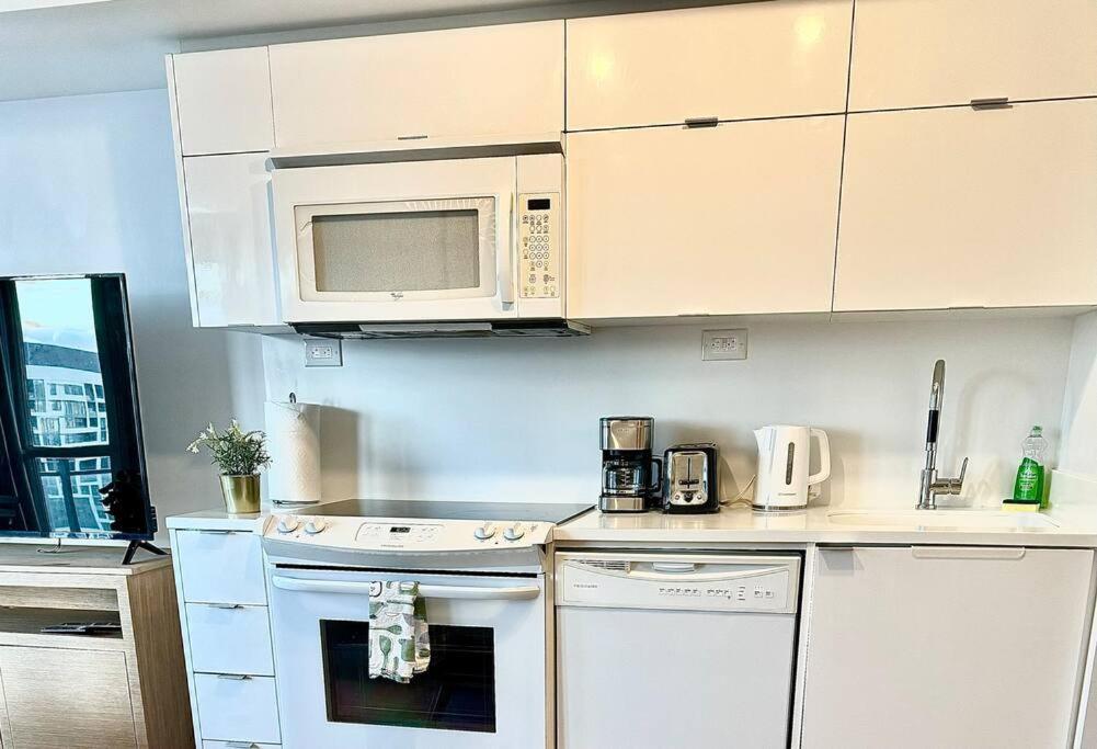 Stylish Downtown Near Cn Tower - Free Parking * Toronto