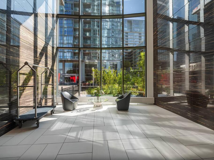 Stylish Downtown Near Cn Tower - Free Parking Apartment Toronto