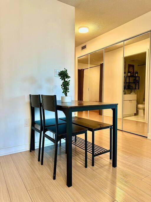 Apartment Stylish Downtown Near Cn Tower - Free Parking *