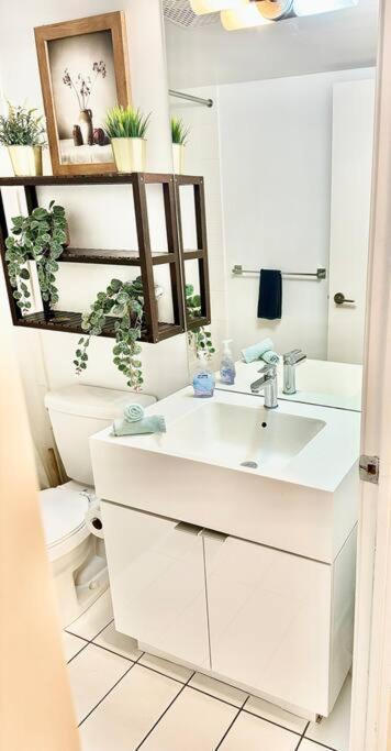 Stylish Downtown Near Cn Tower - Free Parking *