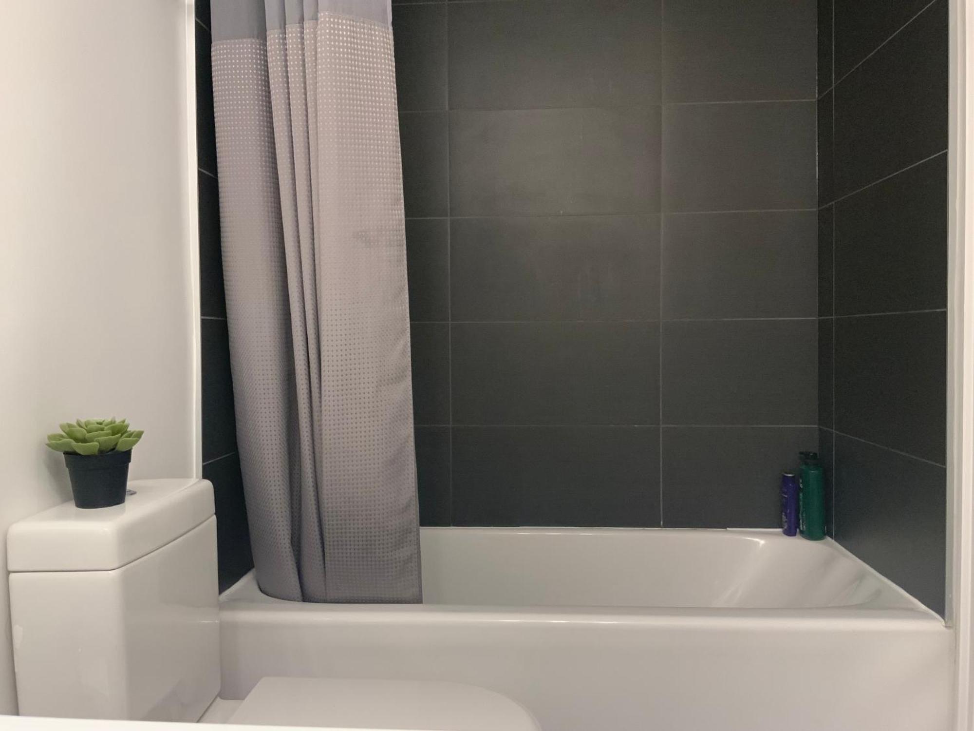 Apartment Elegant 2 Bedroom, 2 Bathroom Downtown Retreat With Superior Views *