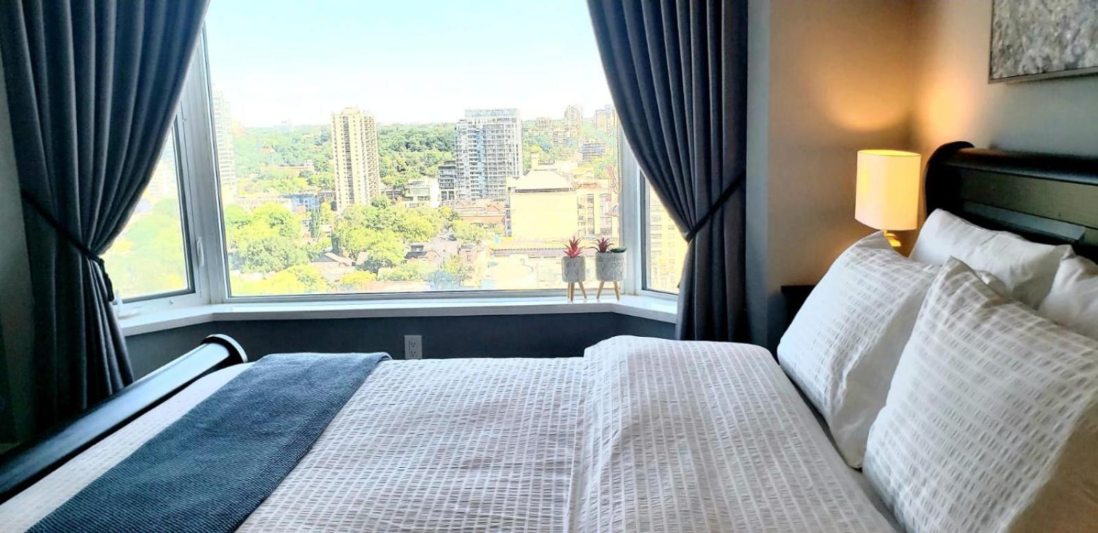 Elegant 2 Bedroom, 2 Bathroom Downtown Retreat With Superior Views Apartment Toronto
