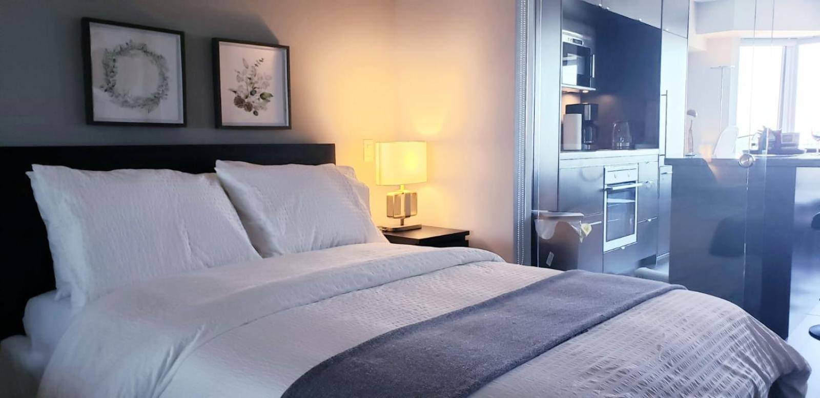 Apartment Elegant 2 Bedroom, 2 Bathroom Downtown Retreat With Superior Views