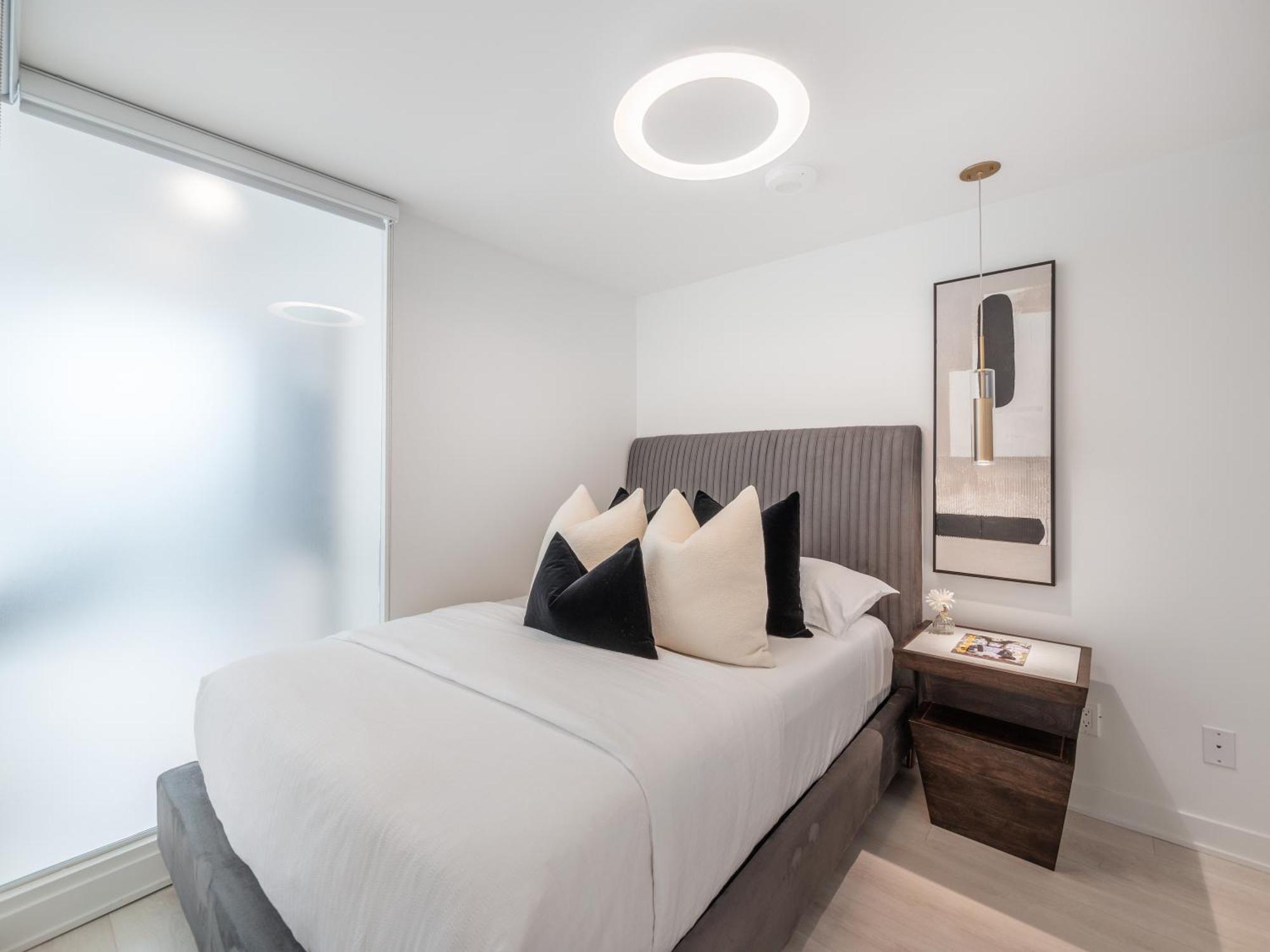 The Estate - Yorkville - Indoor Pool & Hot Tub Apartment
