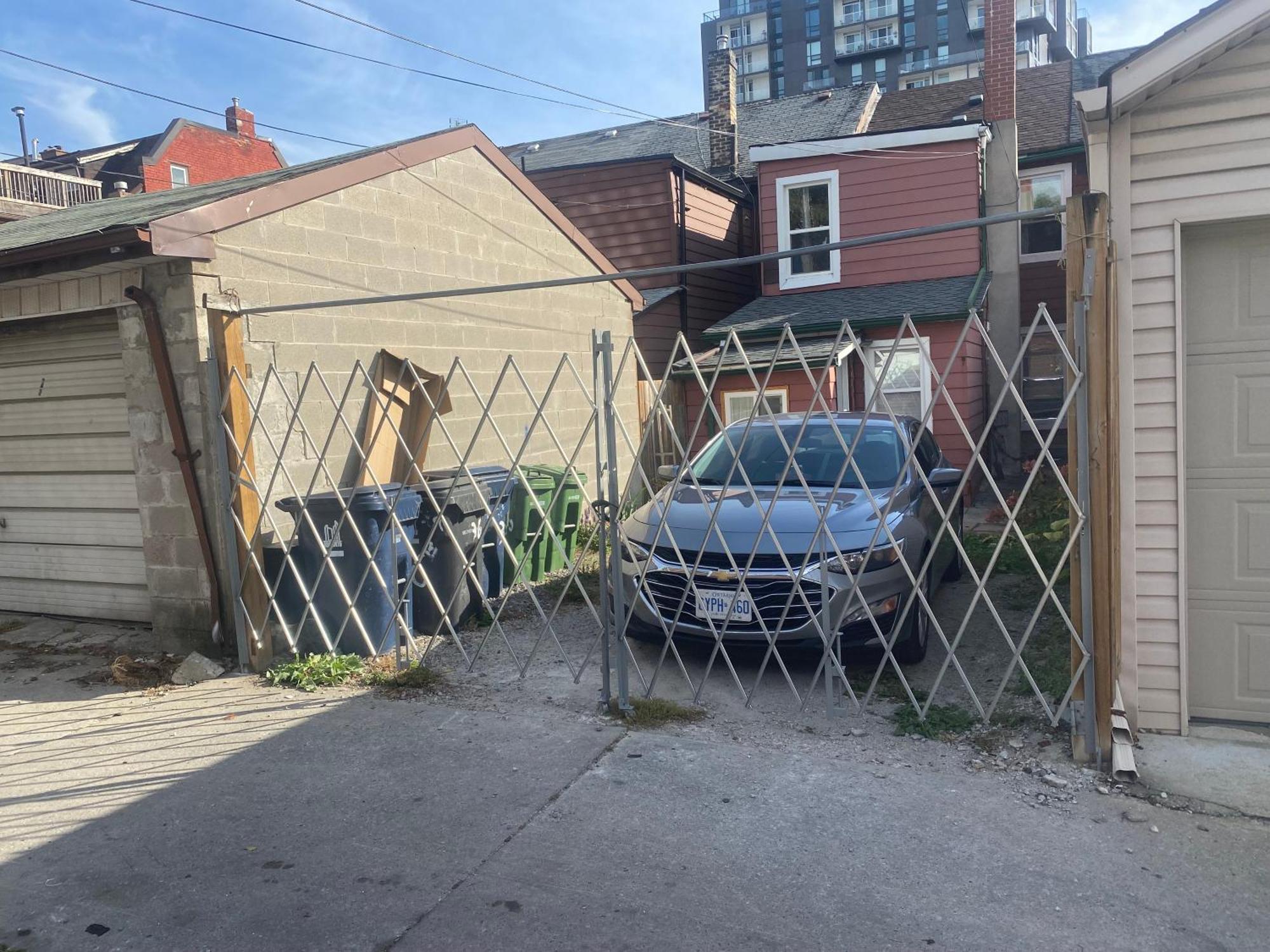 Budget Quad With En Bathroom 36b Guest house Toronto