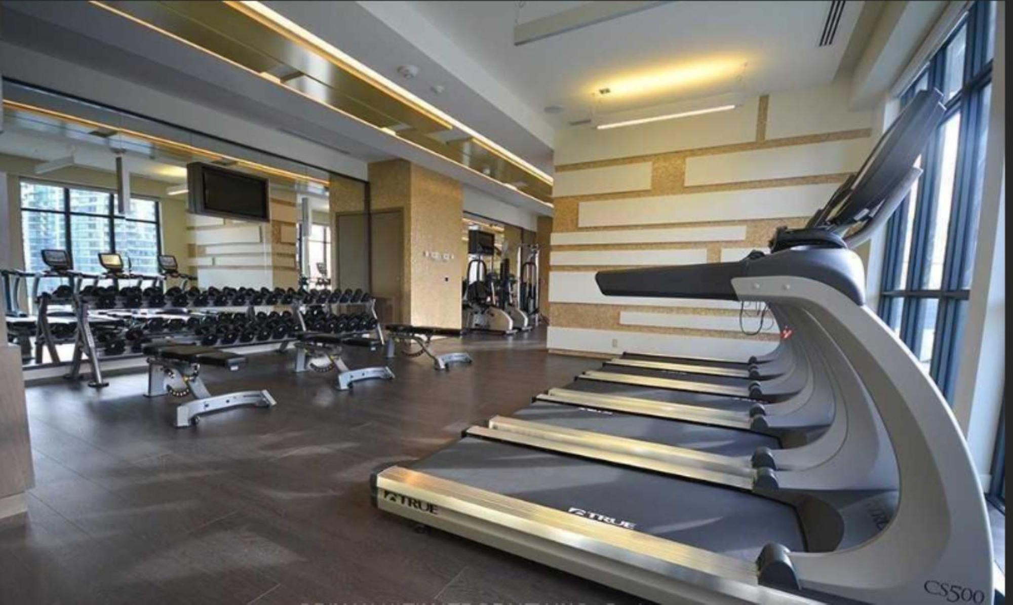 Comfort 300 Front Near Rogers Centre & Free Parking Apartment *