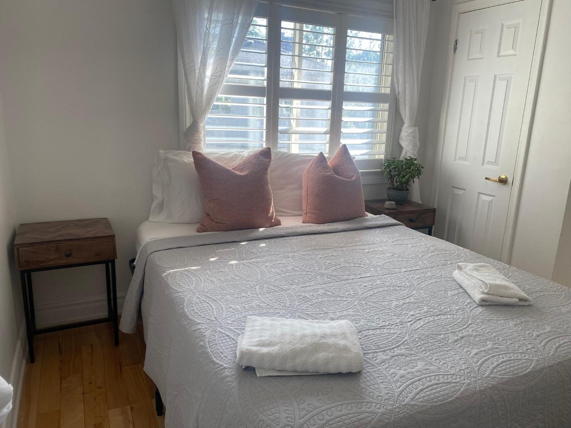 Clearbrooke Gem- Bright Private Bedroom Close To Yyz *