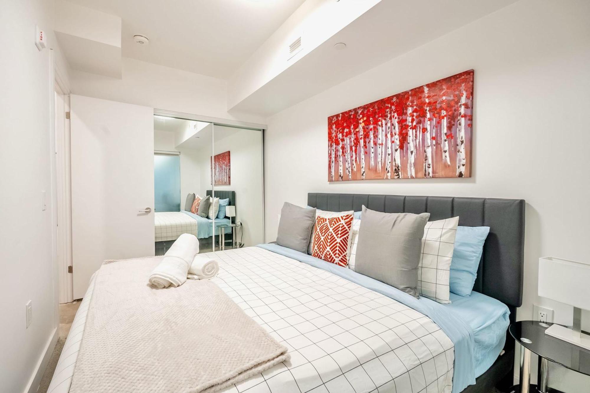 Modern 2br - Near Downtown * Toronto