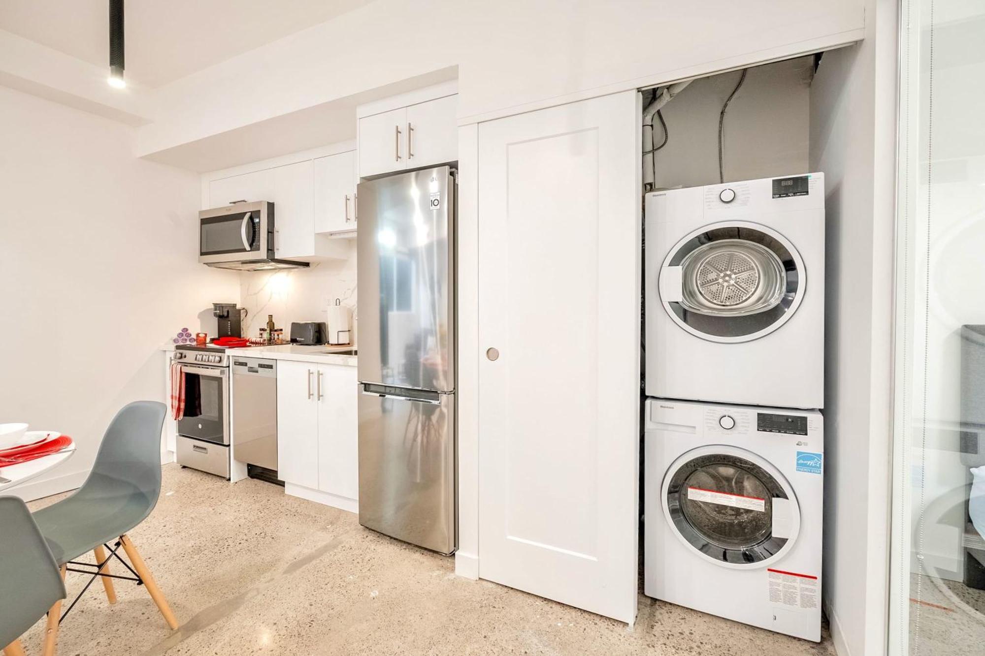 Modern 2br - Near Downtown Apartment *
