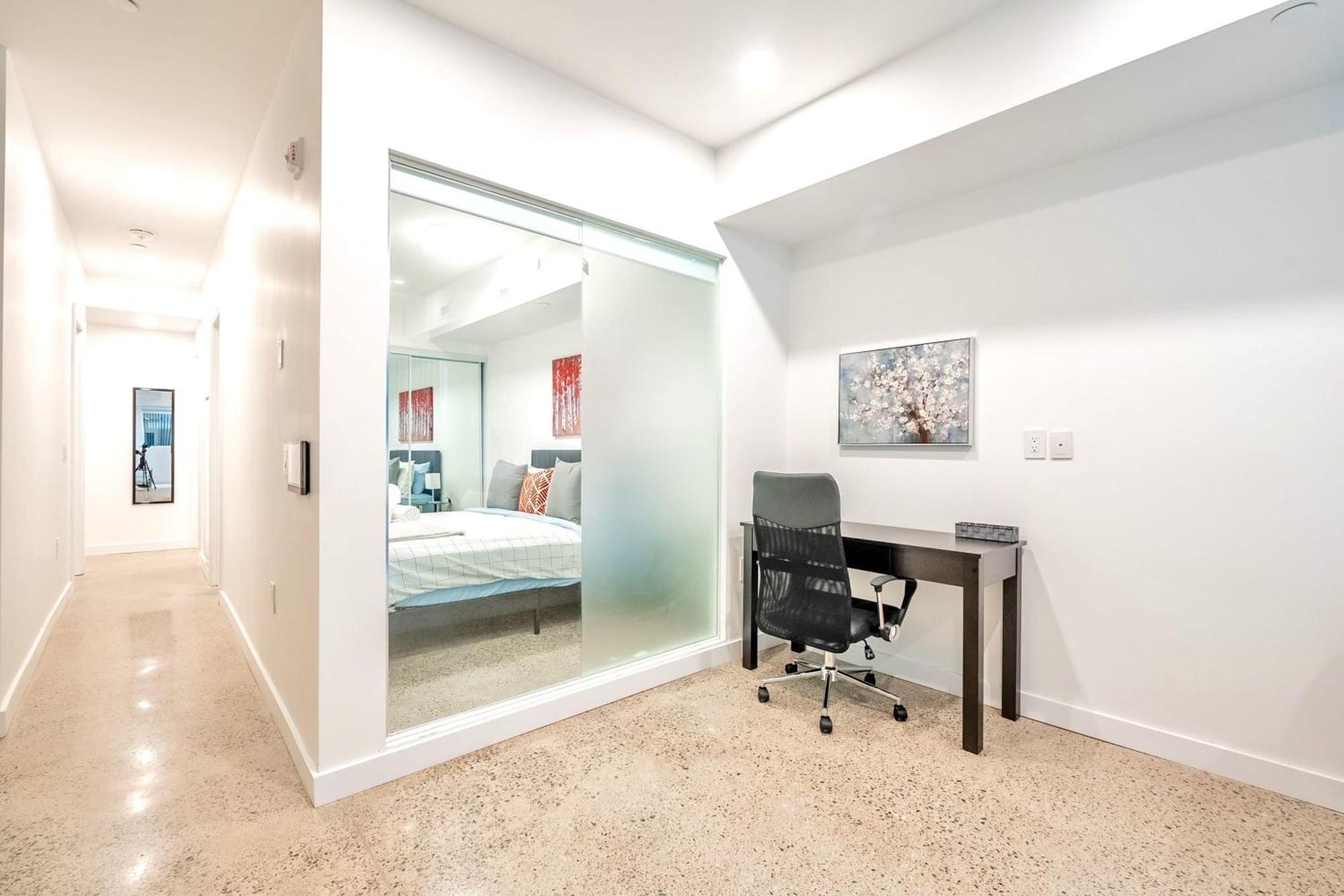 Modern 2br - Near Downtown * Toronto
