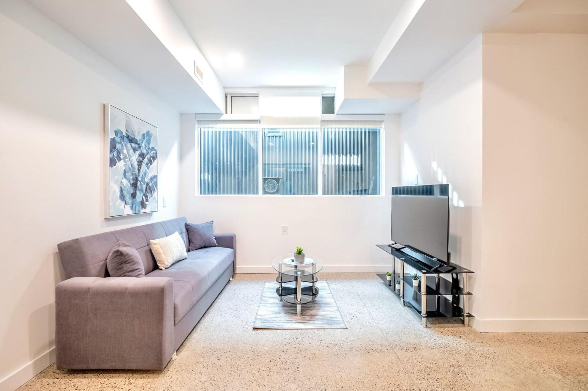 Modern 2br - Near Downtown Apartment