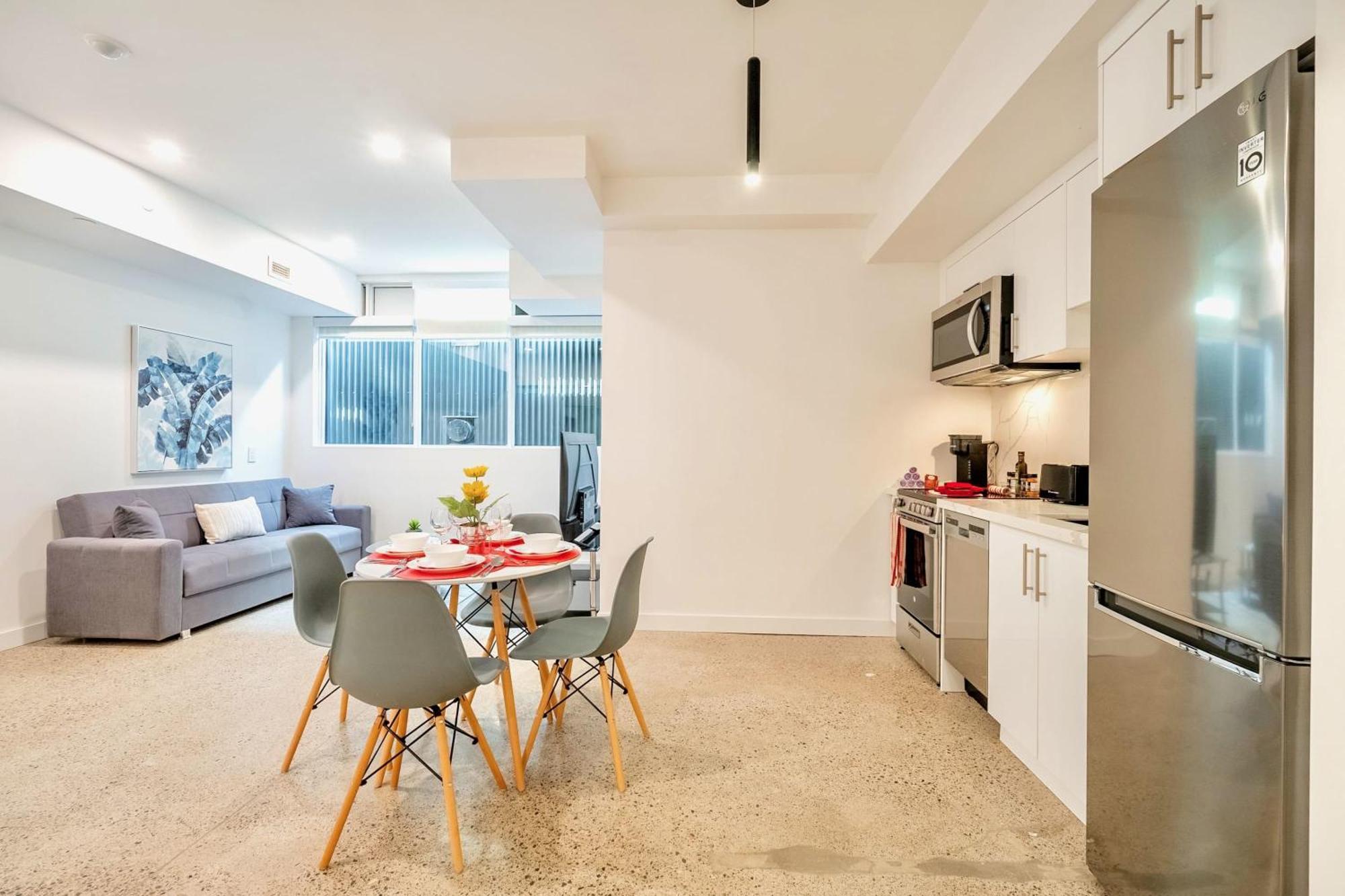Modern 2br - Near Downtown Apartment *