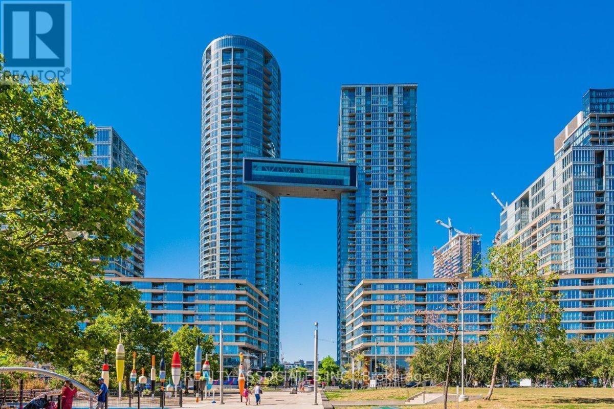 Trendy Downtown Getaway By The Water *