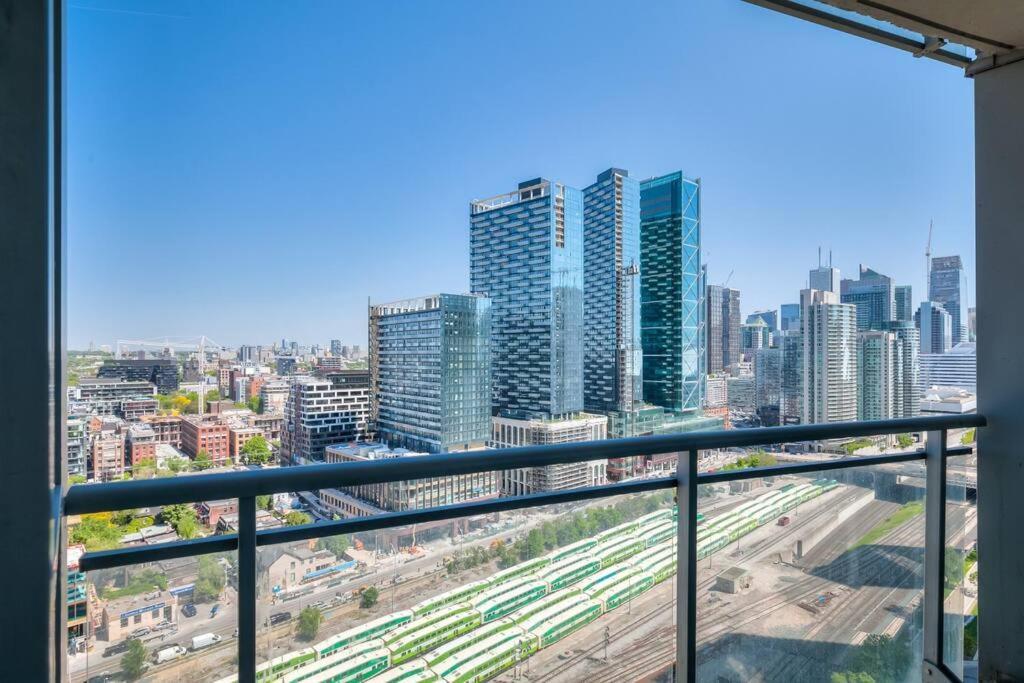 Apartment Trendy Downtown Getaway By The Water Toronto
