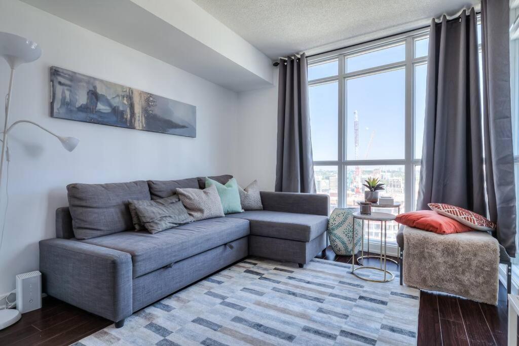 Trendy Downtown Getaway By The Water Apartment Toronto