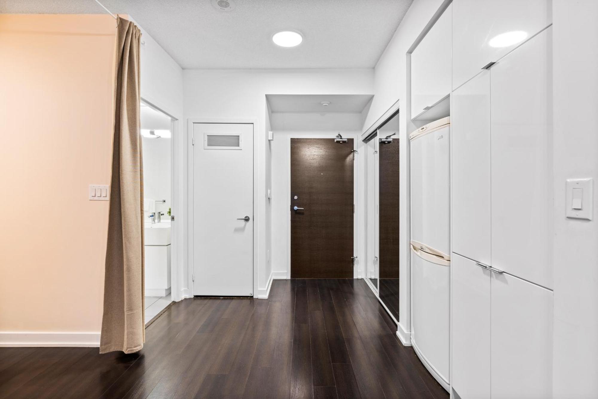 Charming 2br Near Cn Tower & Harbourfront Apartment