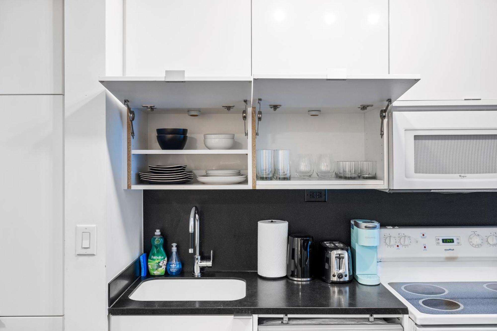 Charming 2br Near Cn Tower & Harbourfront Apartment Toronto