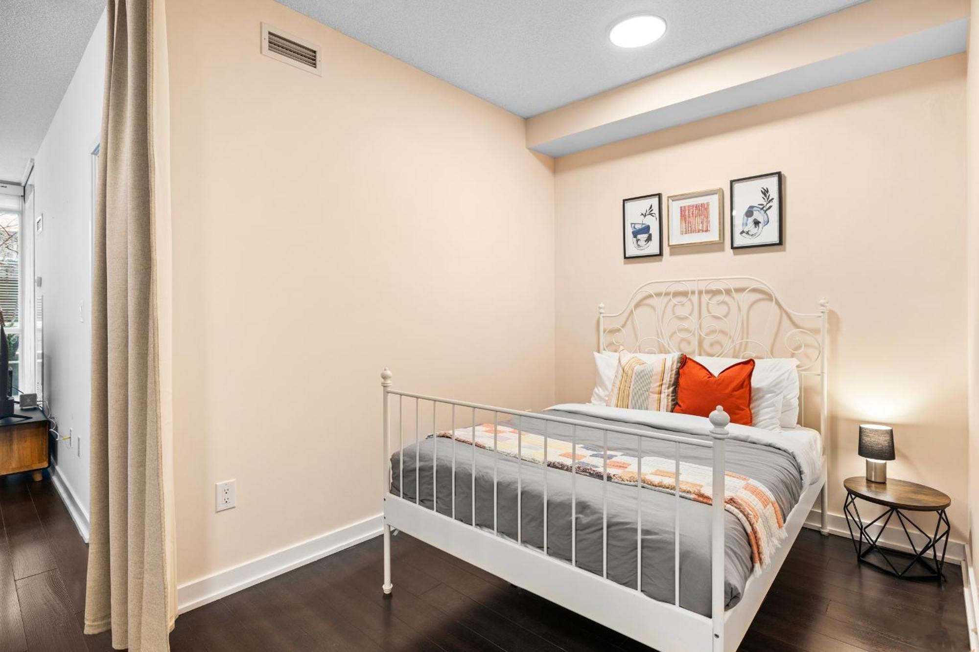 Apartment Charming 2br Near Cn Tower & Harbourfront Toronto