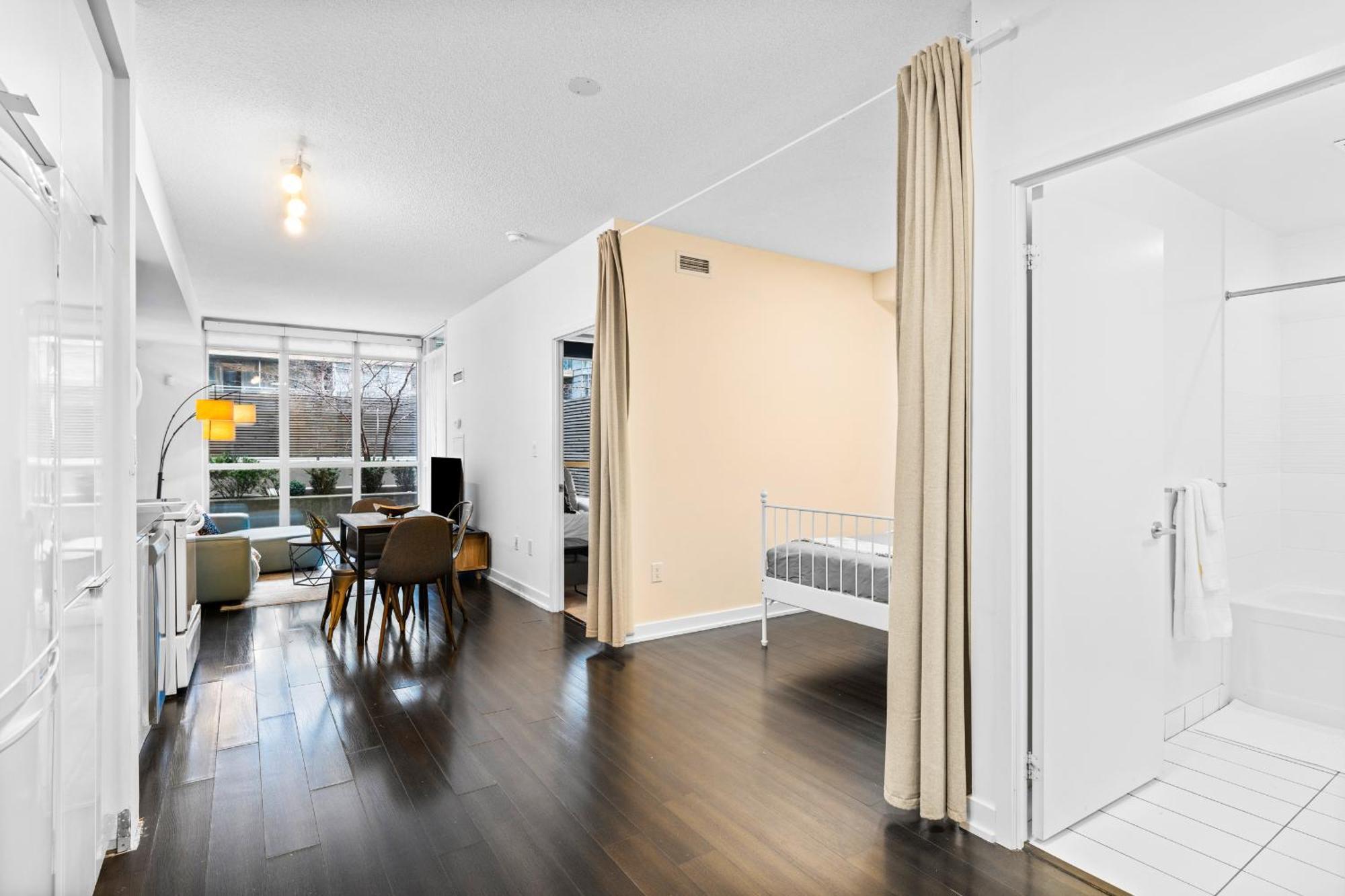 Charming 2br Near Cn Tower & Harbourfront