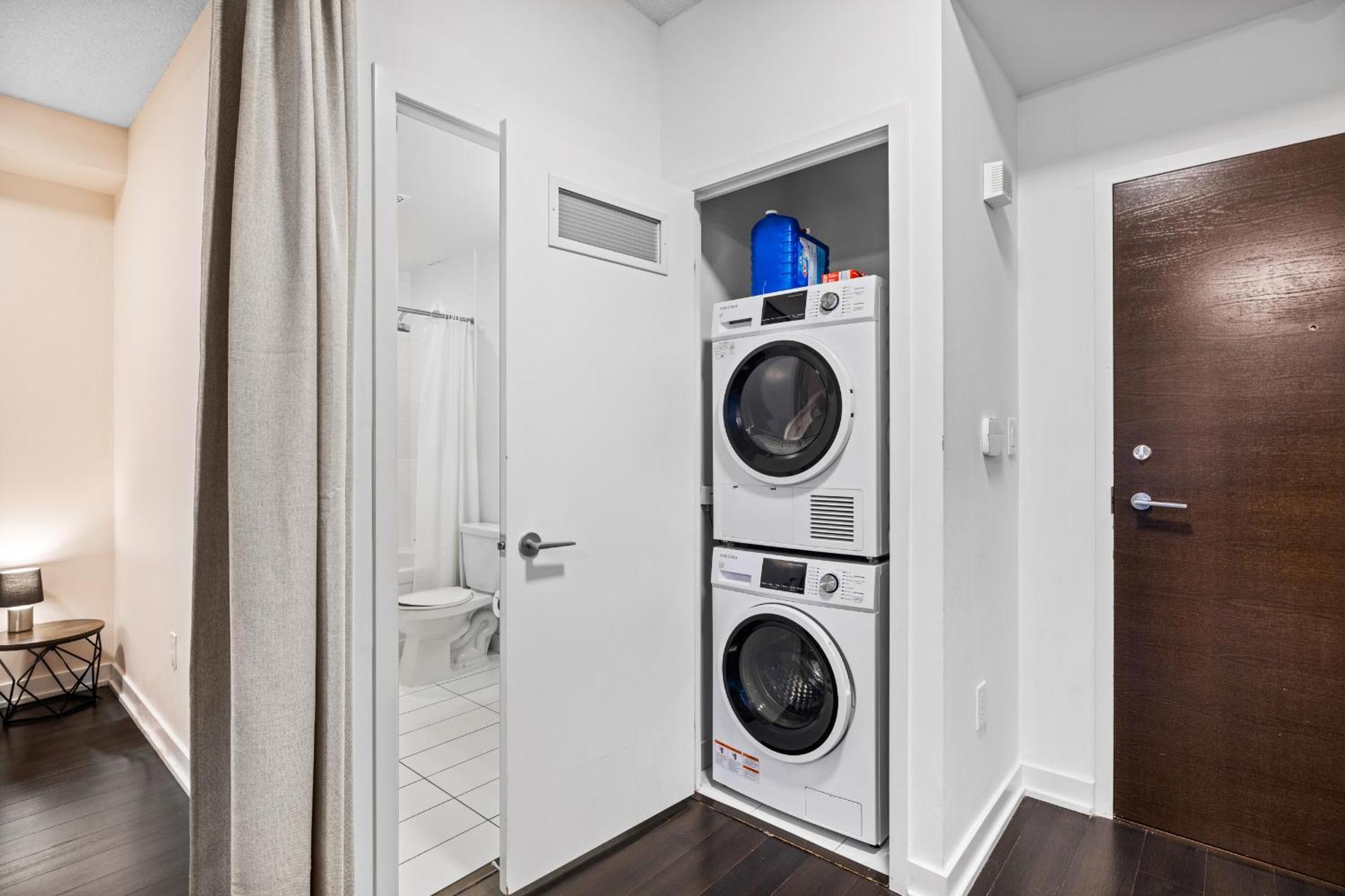 Charming 2br Near Cn Tower & Harbourfront * Toronto