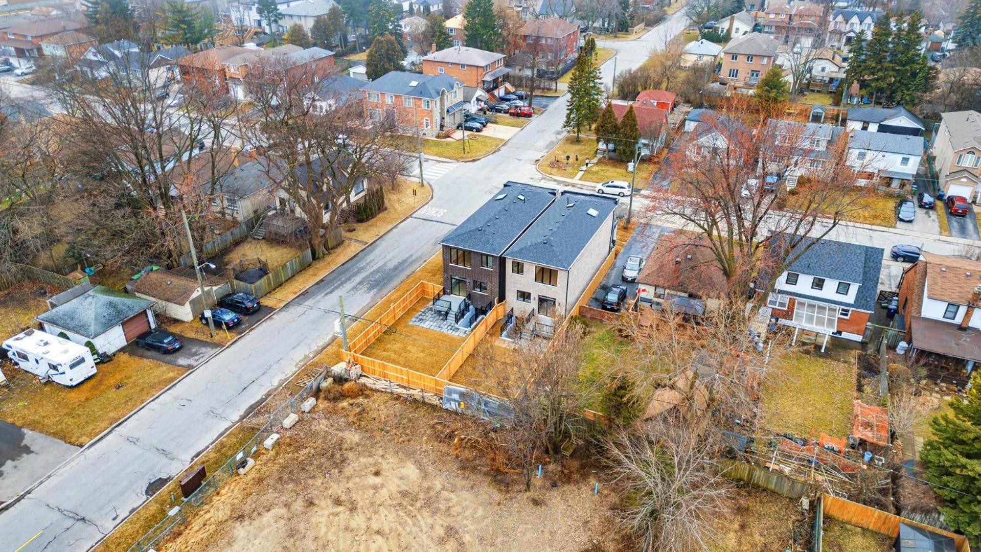 Luxury Duplex House In Scarborough *