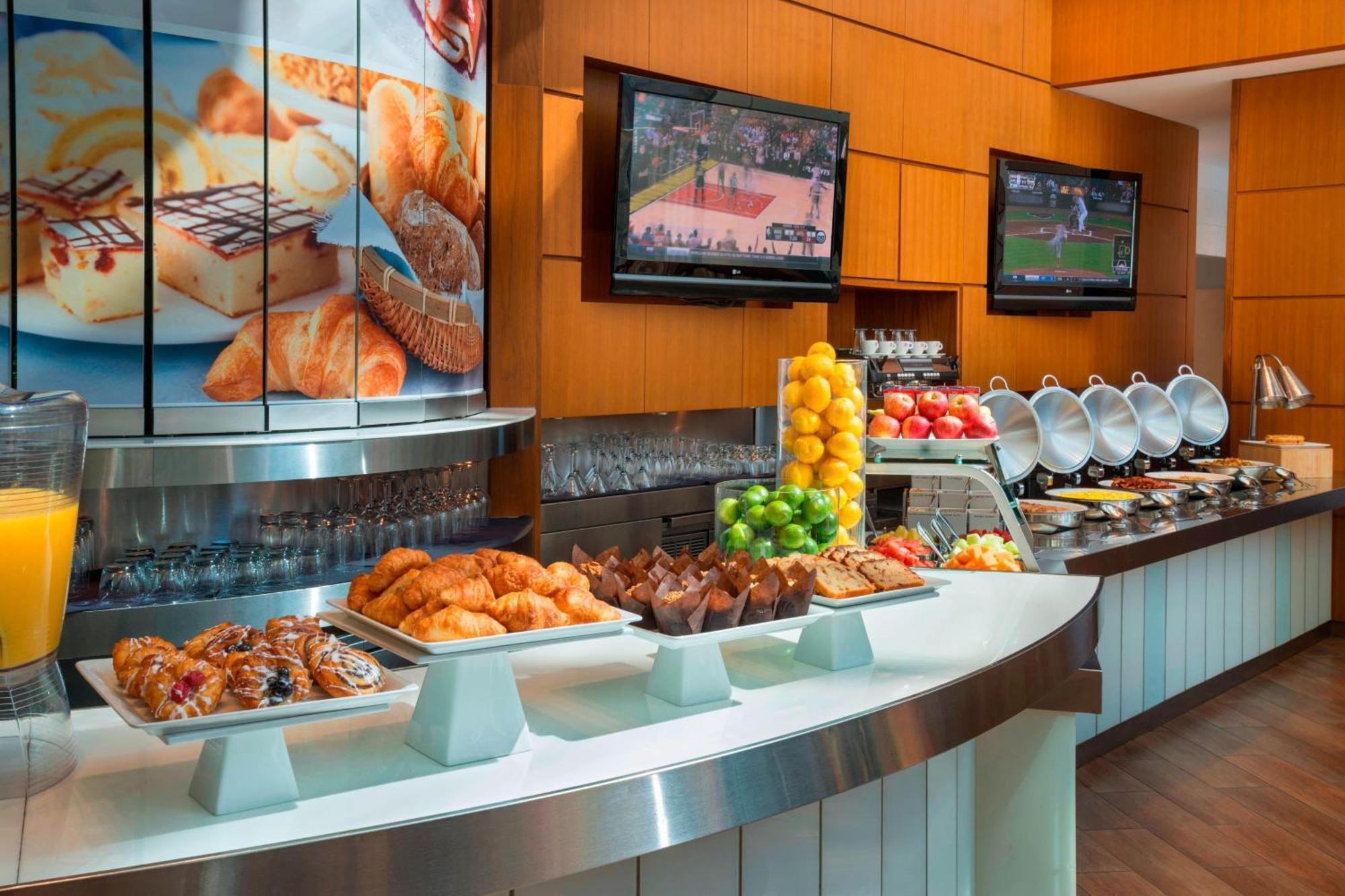 Marriott Downtown At Cf Eaton Centre 4* Toronto