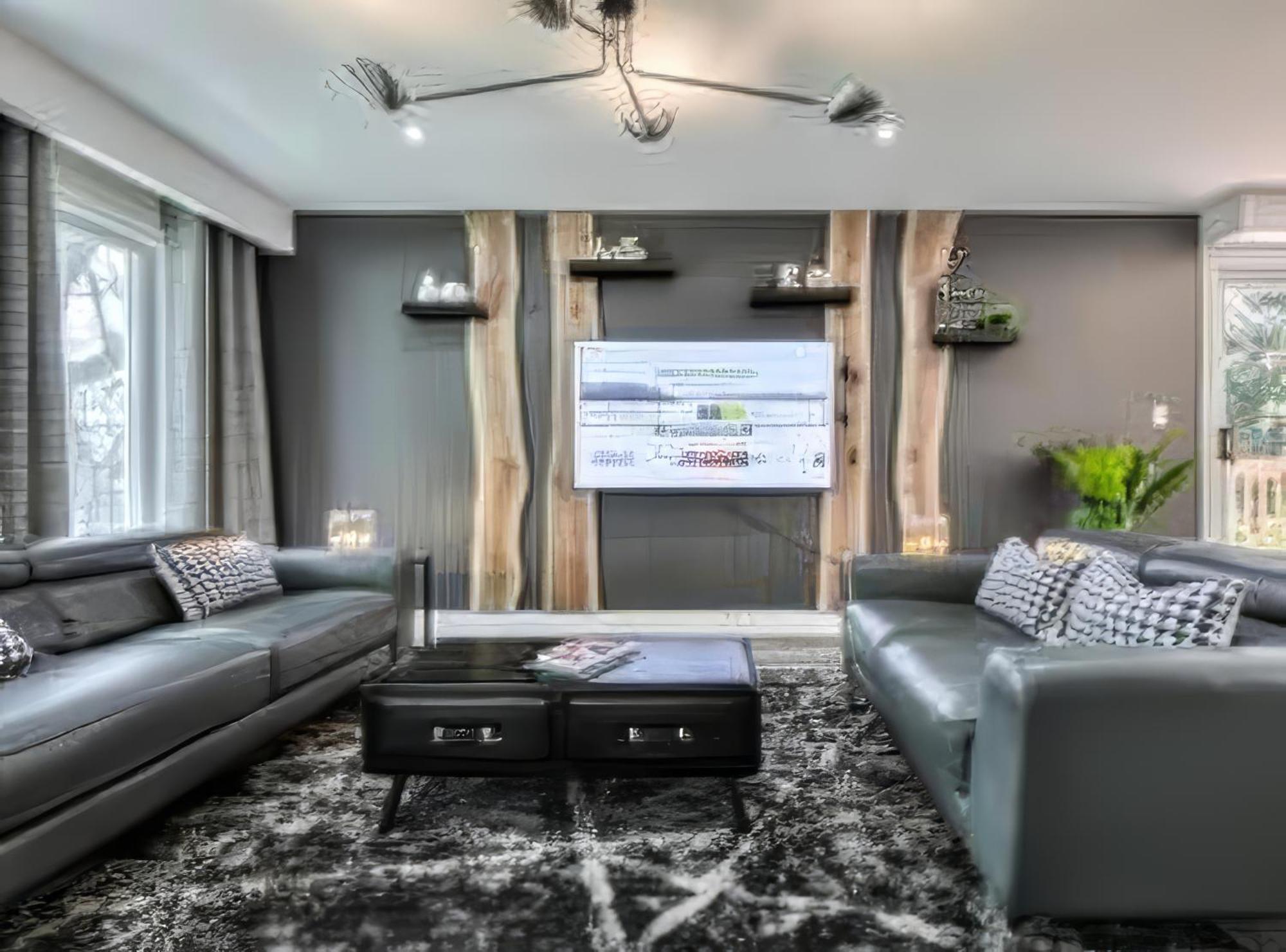Holiday home 4 Bedrooms Or 2 Bedrooms House Near Fairview Mall And 401 & Dvp *